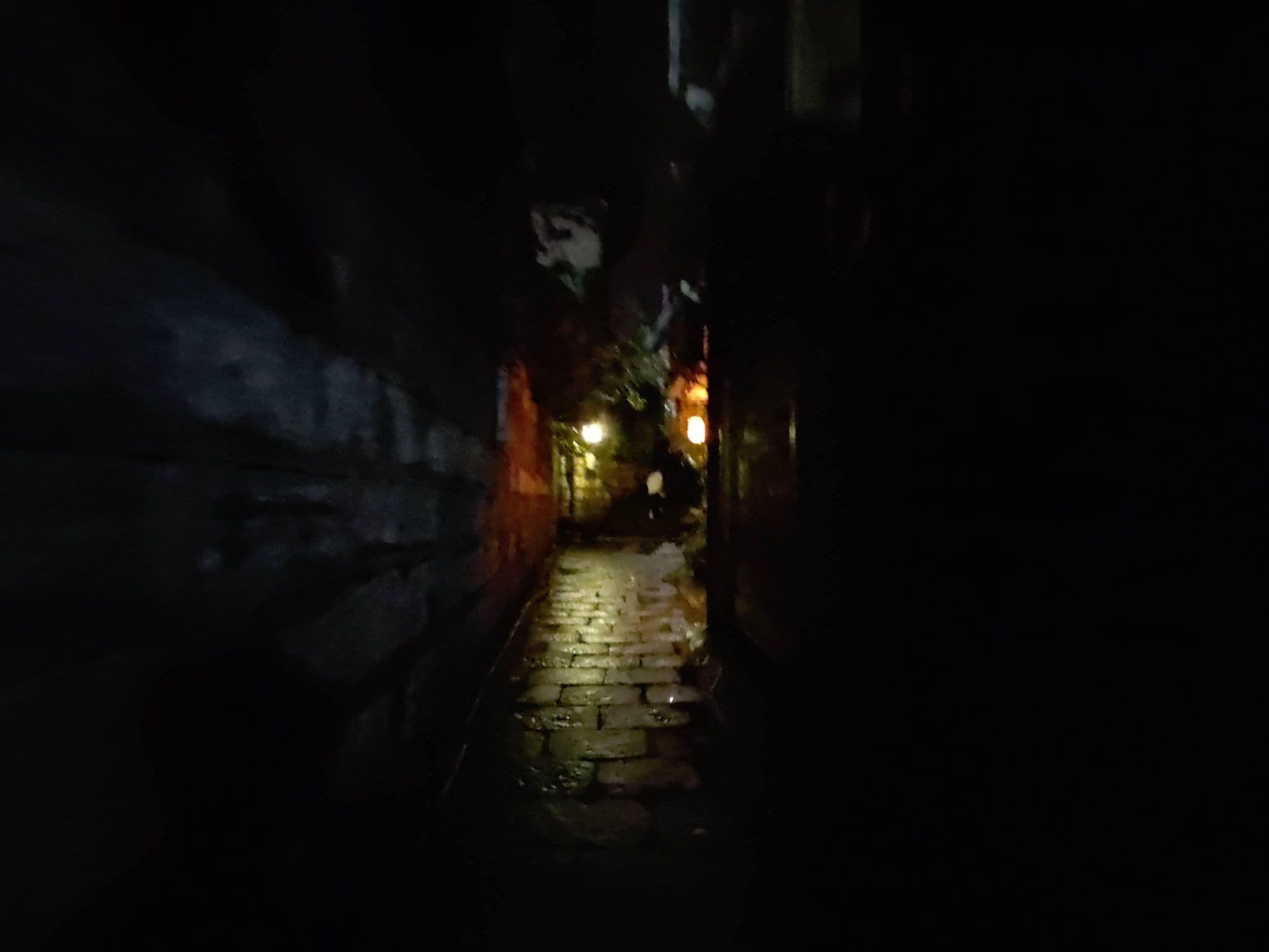 Street view near FengHuang White Palace Hotel (BaiJiaYuan), Fenghuang — © xbd (CC BY-SA · Mapillary)