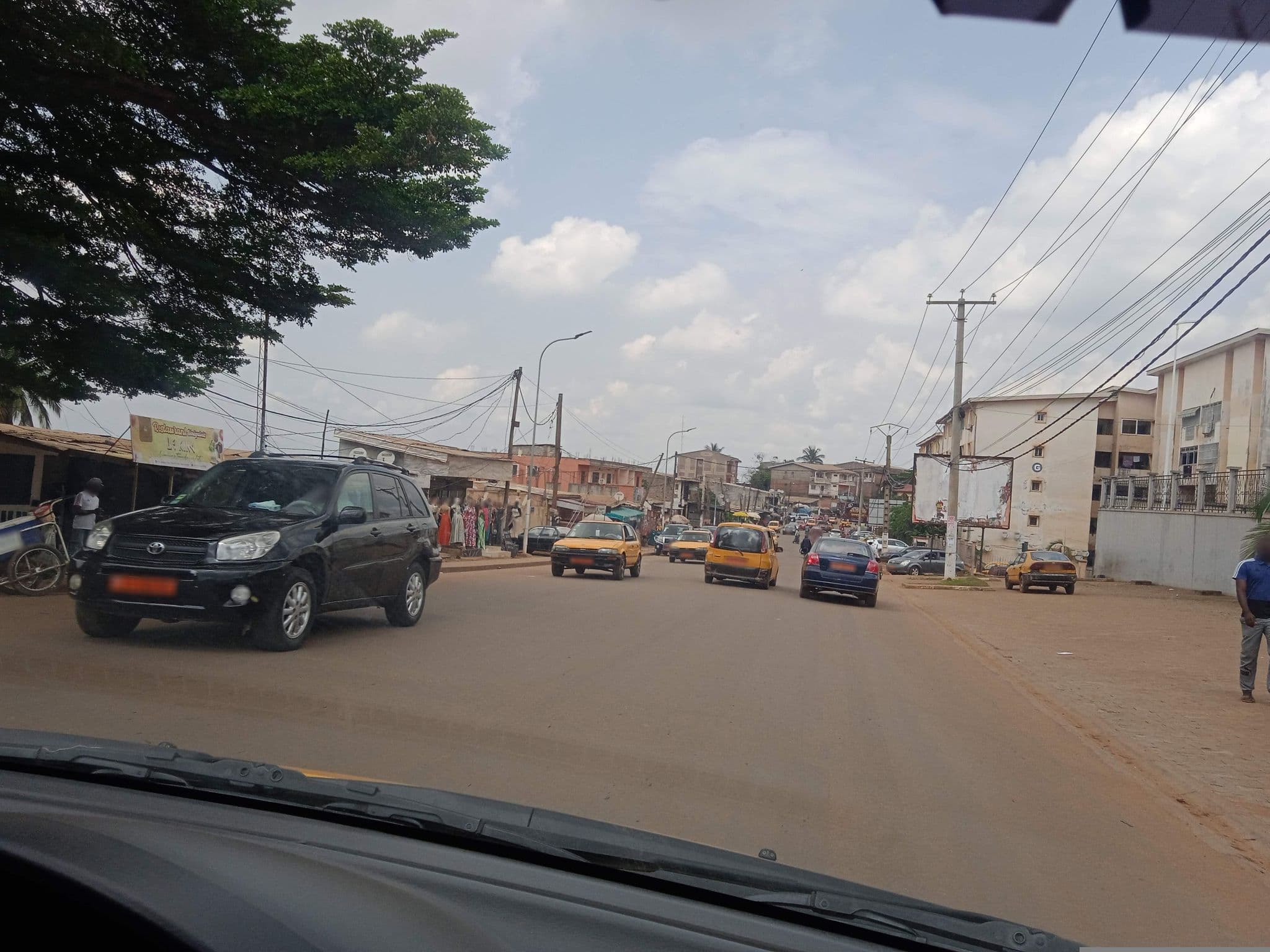 Street view near Le Phenix, Yaoundé