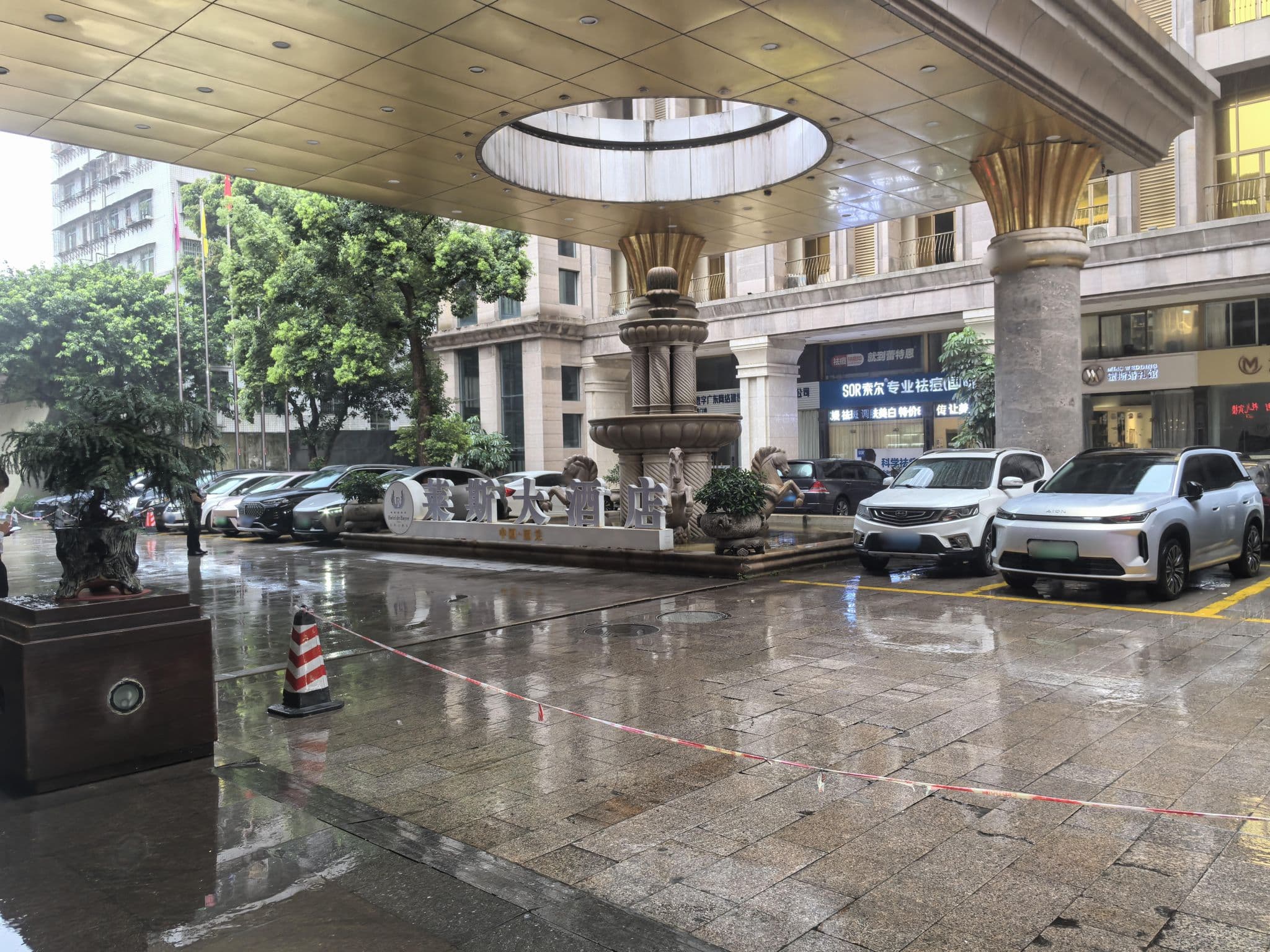 Street view near 莱斯大酒店 Hotel de Royce, Shaoguan — © koharachan (CC BY-SA · Mapillary)