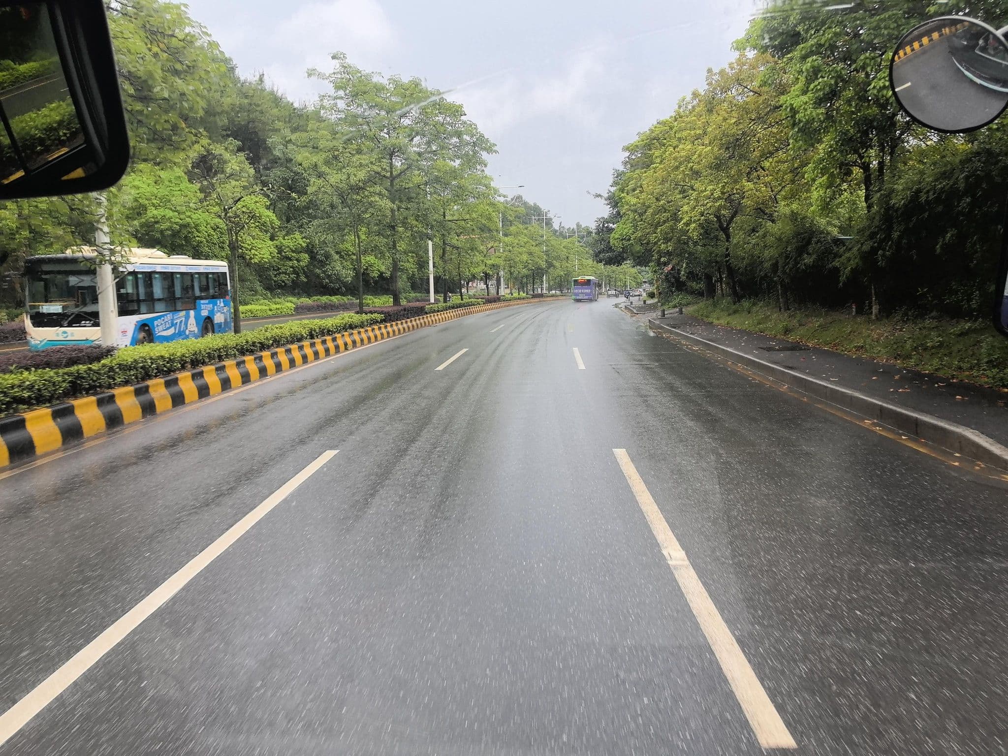 Street view near Sanhe Hotel, Shaoguan — © koharachan (CC BY-SA · Mapillary)