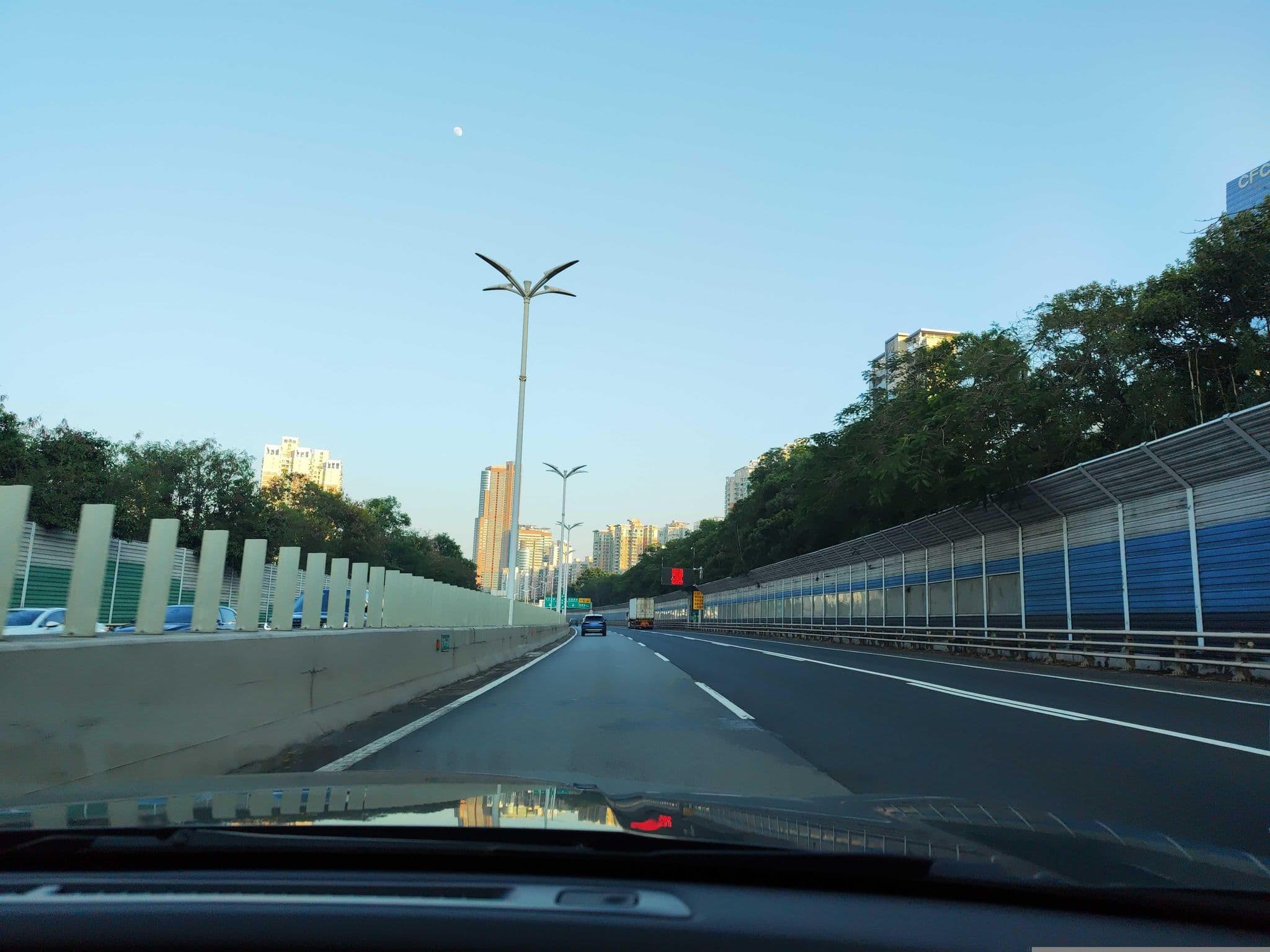 Street view near 深圳福田红树林希尔顿欢朋公寓, Fubao — © Obanazawa_Kuri (CC BY-SA · Mapillary)
