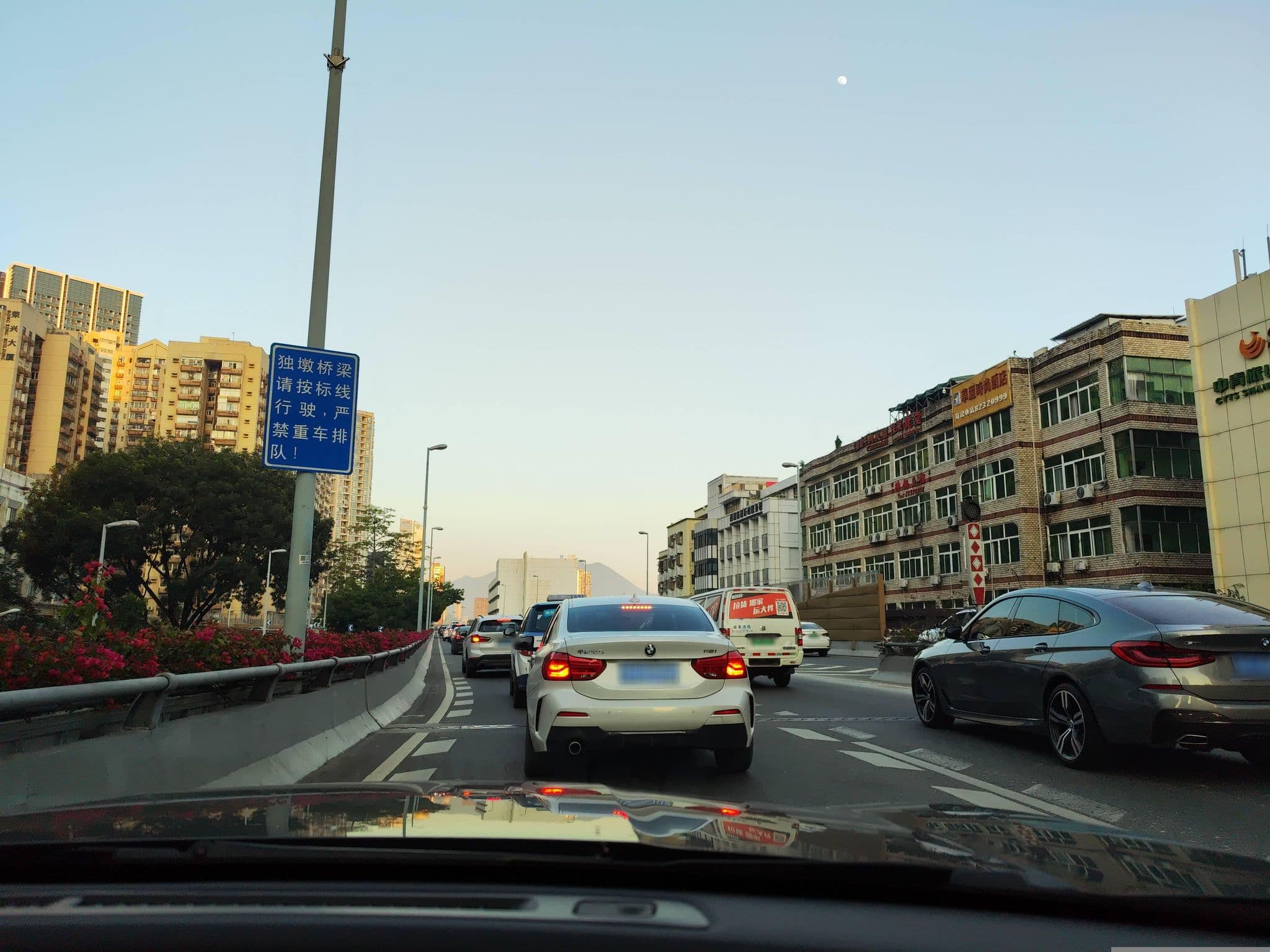 Street view near Shansui Trends Hotel, Luohu District — © Obanazawa_Kuri (CC BY-SA · Mapillary)