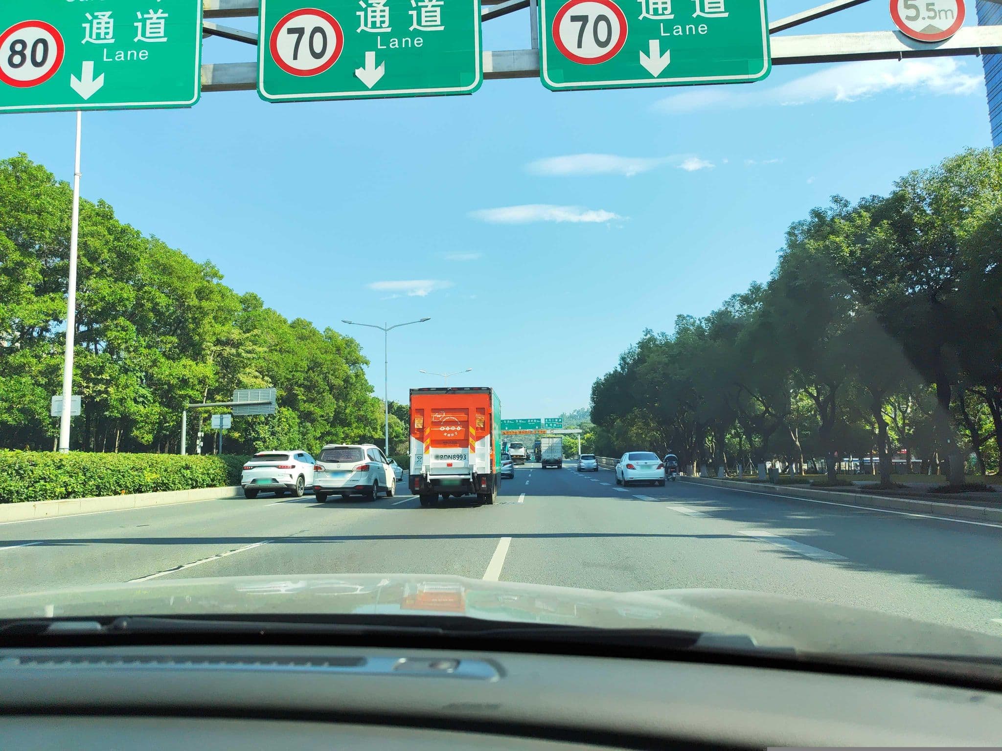 Street view near Super 8 Peng Yue Mei Lin Hotel Shenzhen, Huafu — © Obanazawa_Kuri (CC BY-SA · Mapillary)