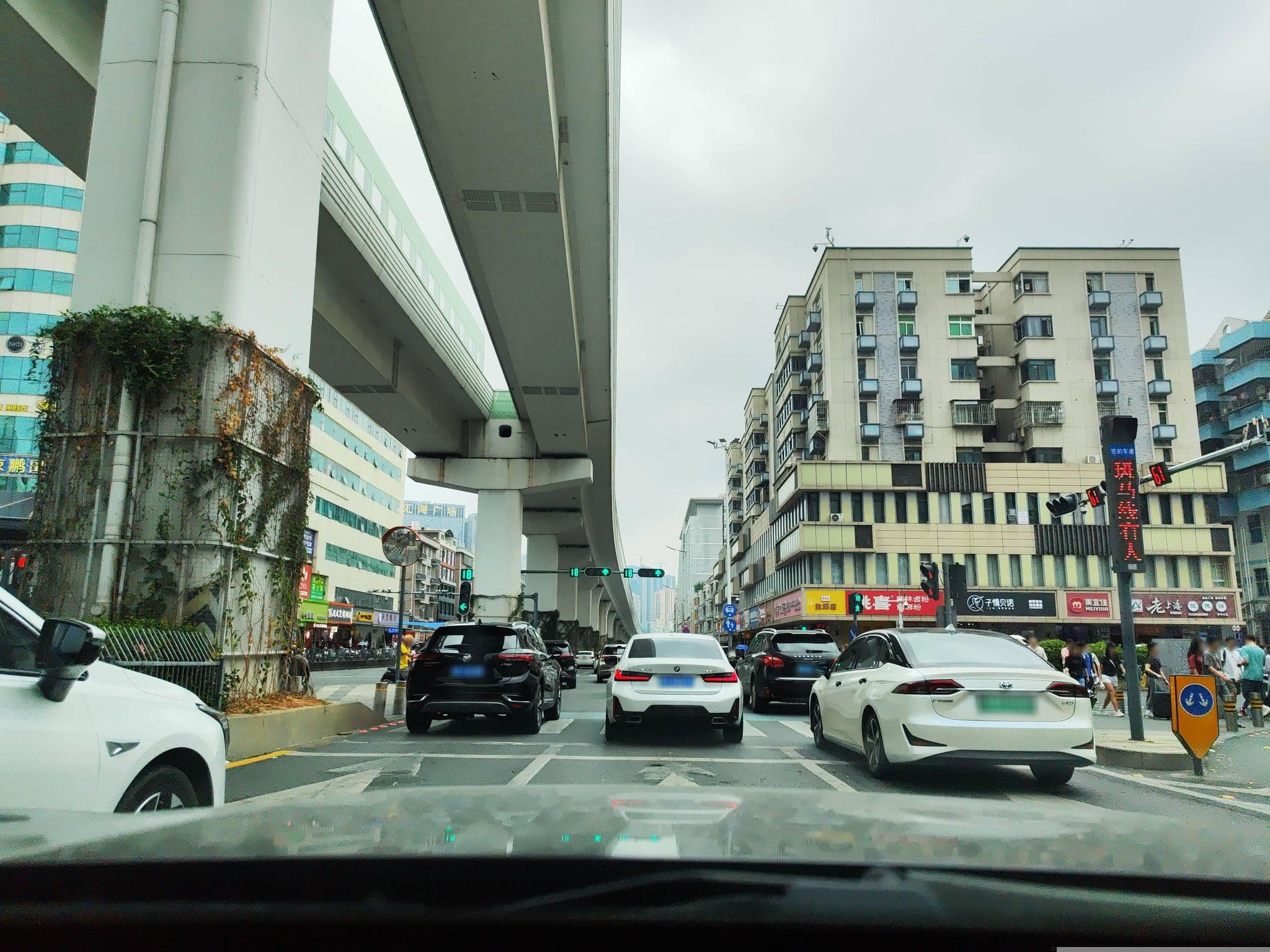 Street view near Kins Par Hotel, Changlingpi — © Obanazawa_Kuri (CC BY-SA · Mapillary)