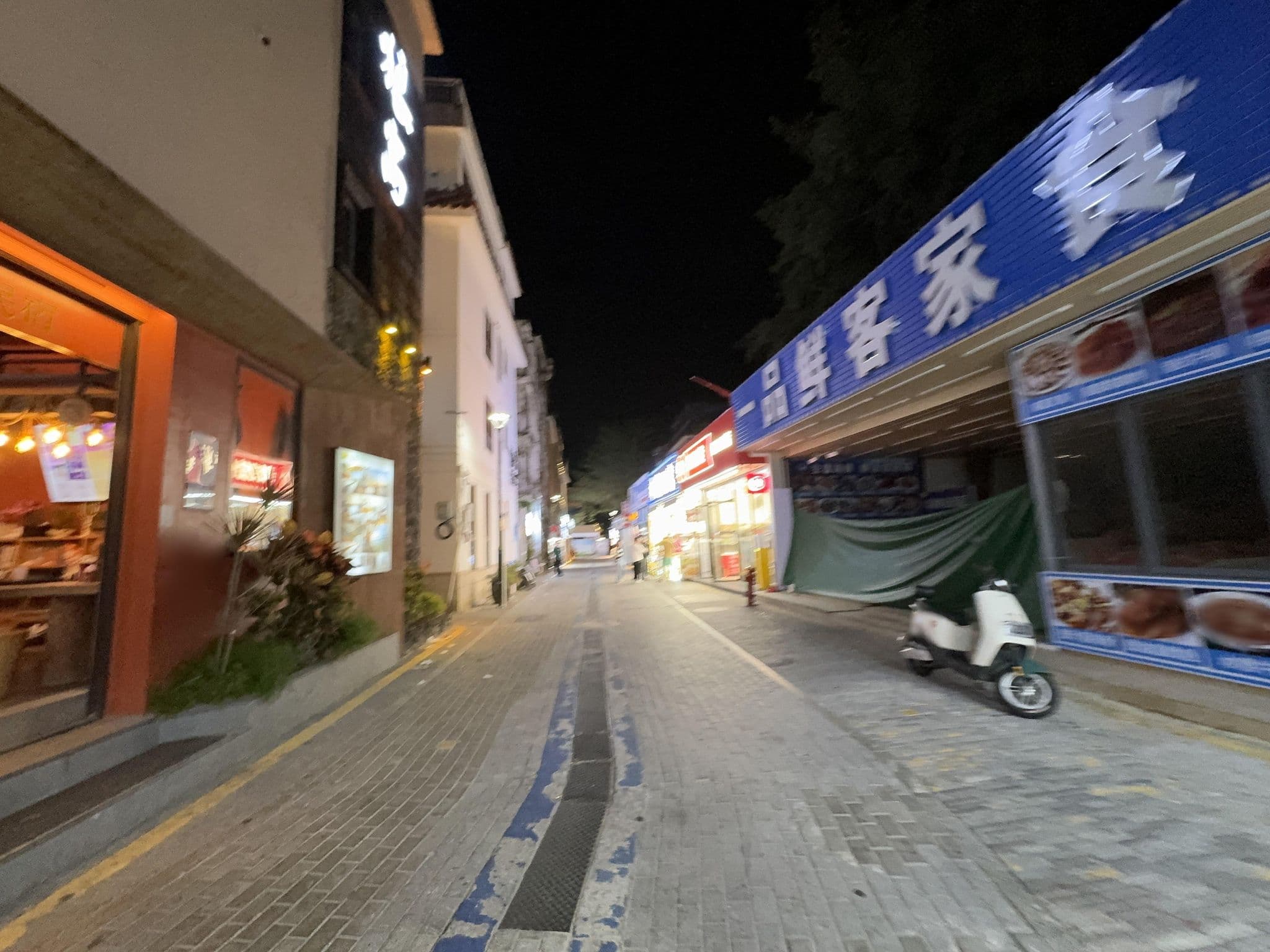 Street view near Rongshuxia, Danshui — © filipb (CC BY-SA · Mapillary)
