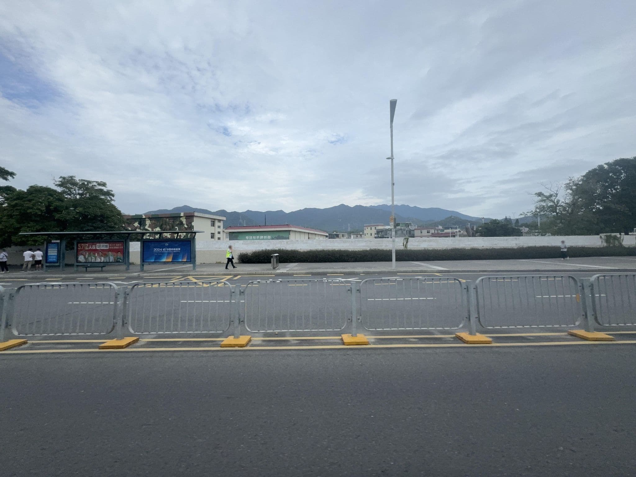 Street view near 深圳大鹏较场尾鹏城花园观光公寓, Danshui — © filipb (CC BY-SA · Mapillary)