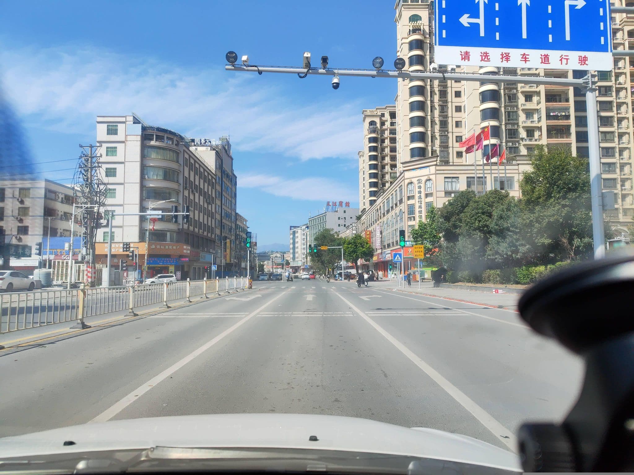 Street view near Gophoe Hotel, Pingshan — © Obanazawa_Kuri (CC BY-SA · Mapillary)