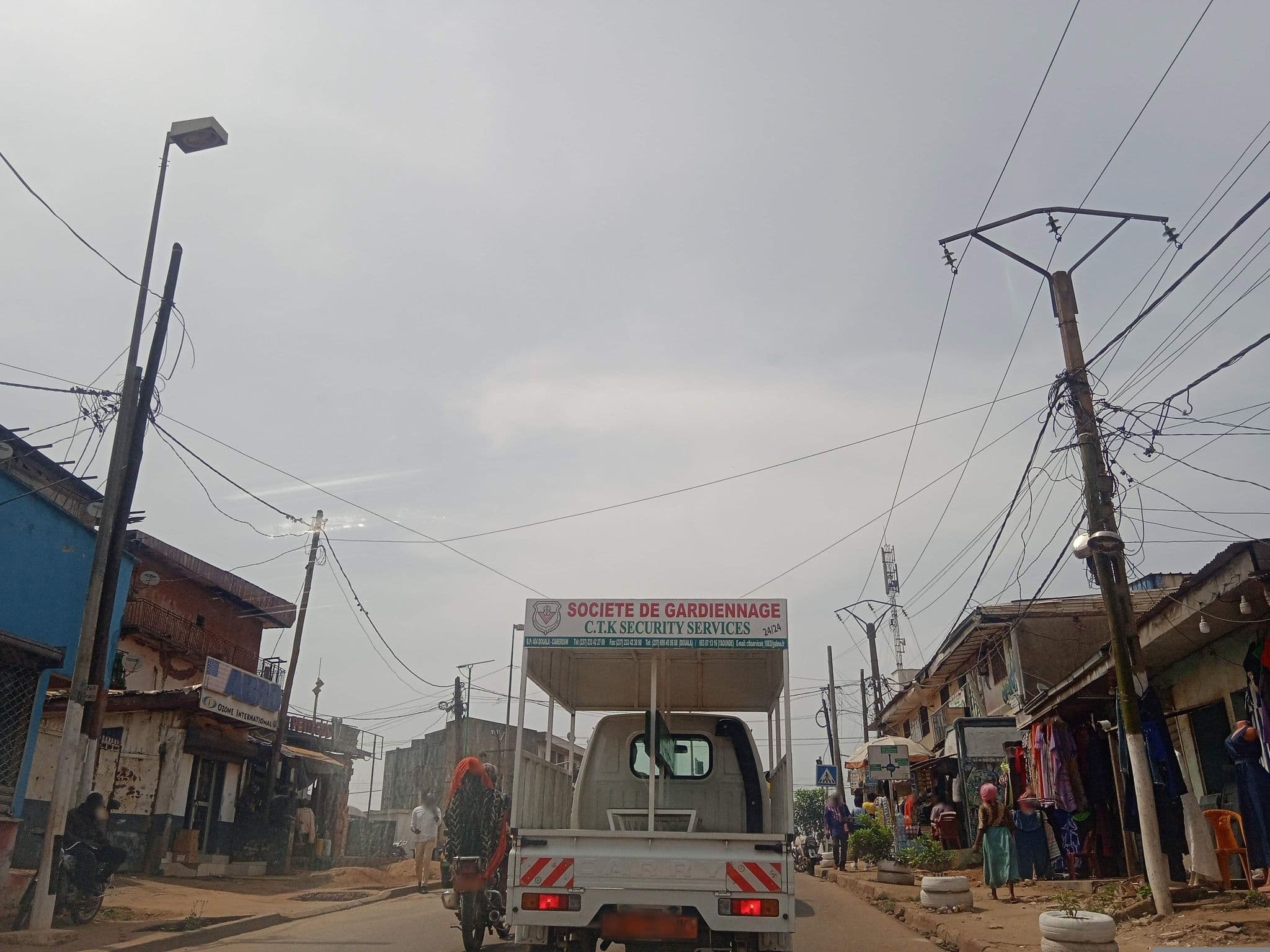 Street view near République Hôtel, Yaoundé