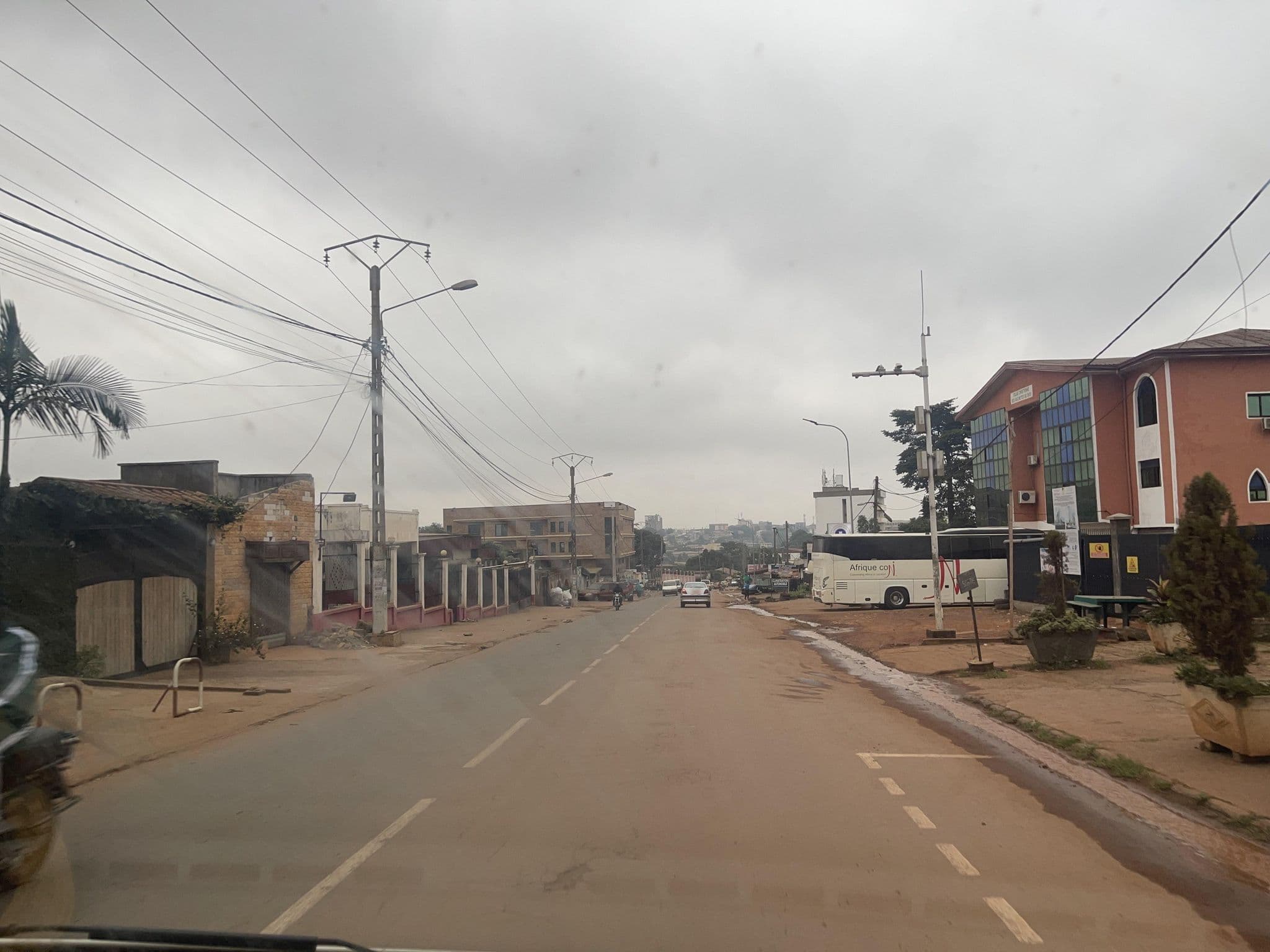 Street view near Hôtel Mansel, Yaoundé
