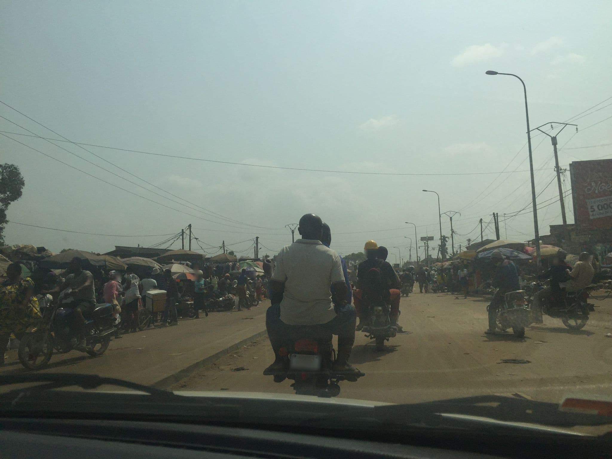 Street view near Fali Concorde Hôtel, Douala