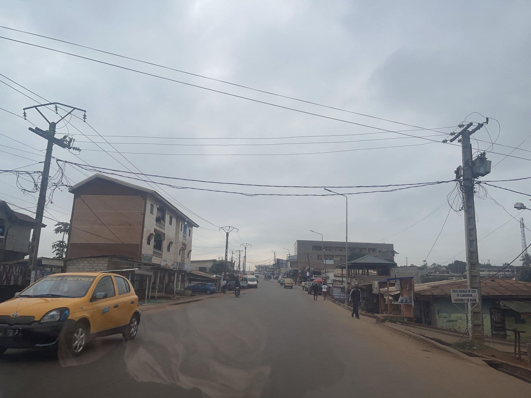 Street view near Fido Hôtel, Yaoundé