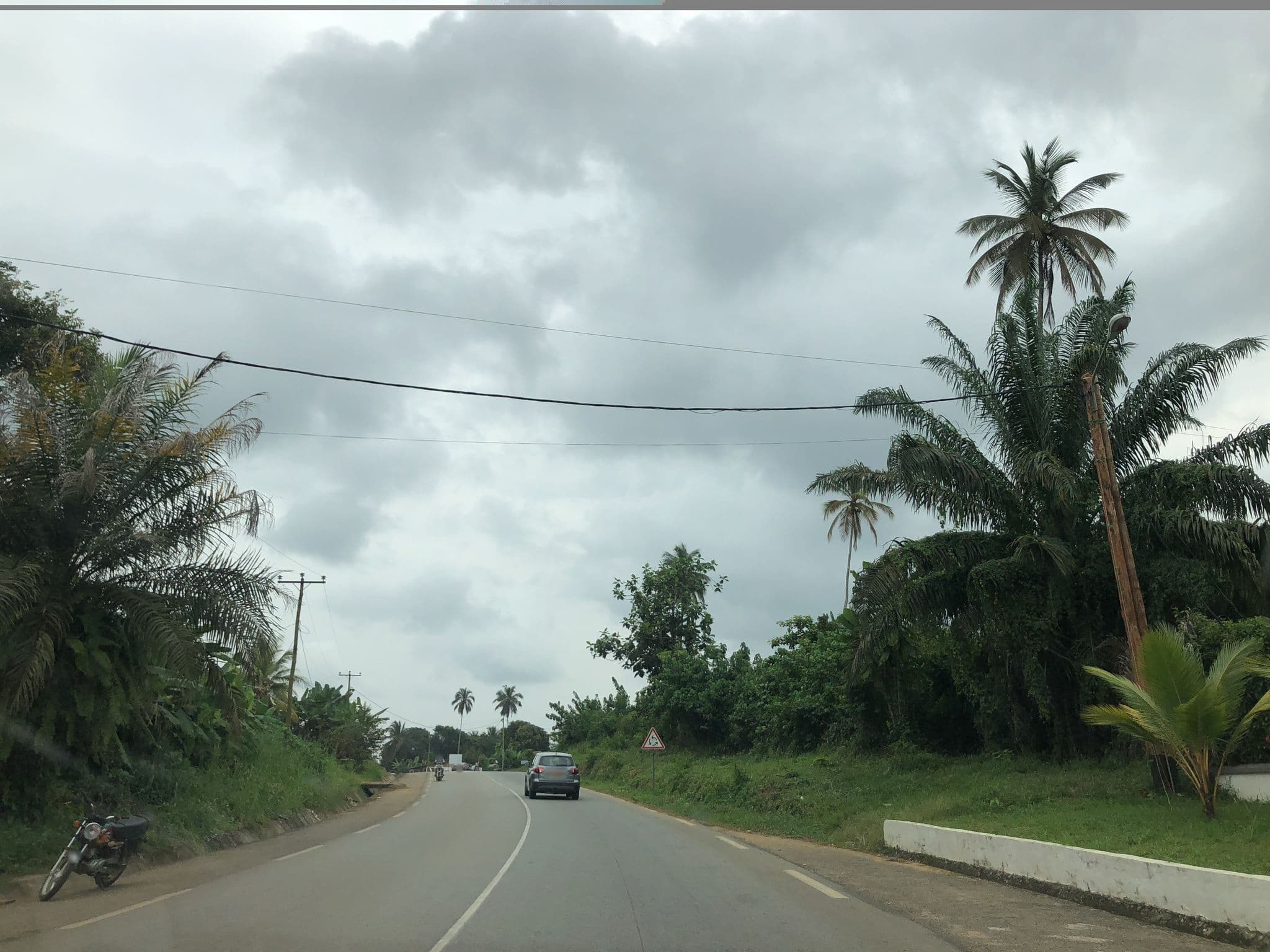 Street view near Domaine Mont Repos, Kribi — © peltiern (CC BY-SA · Mapillary)