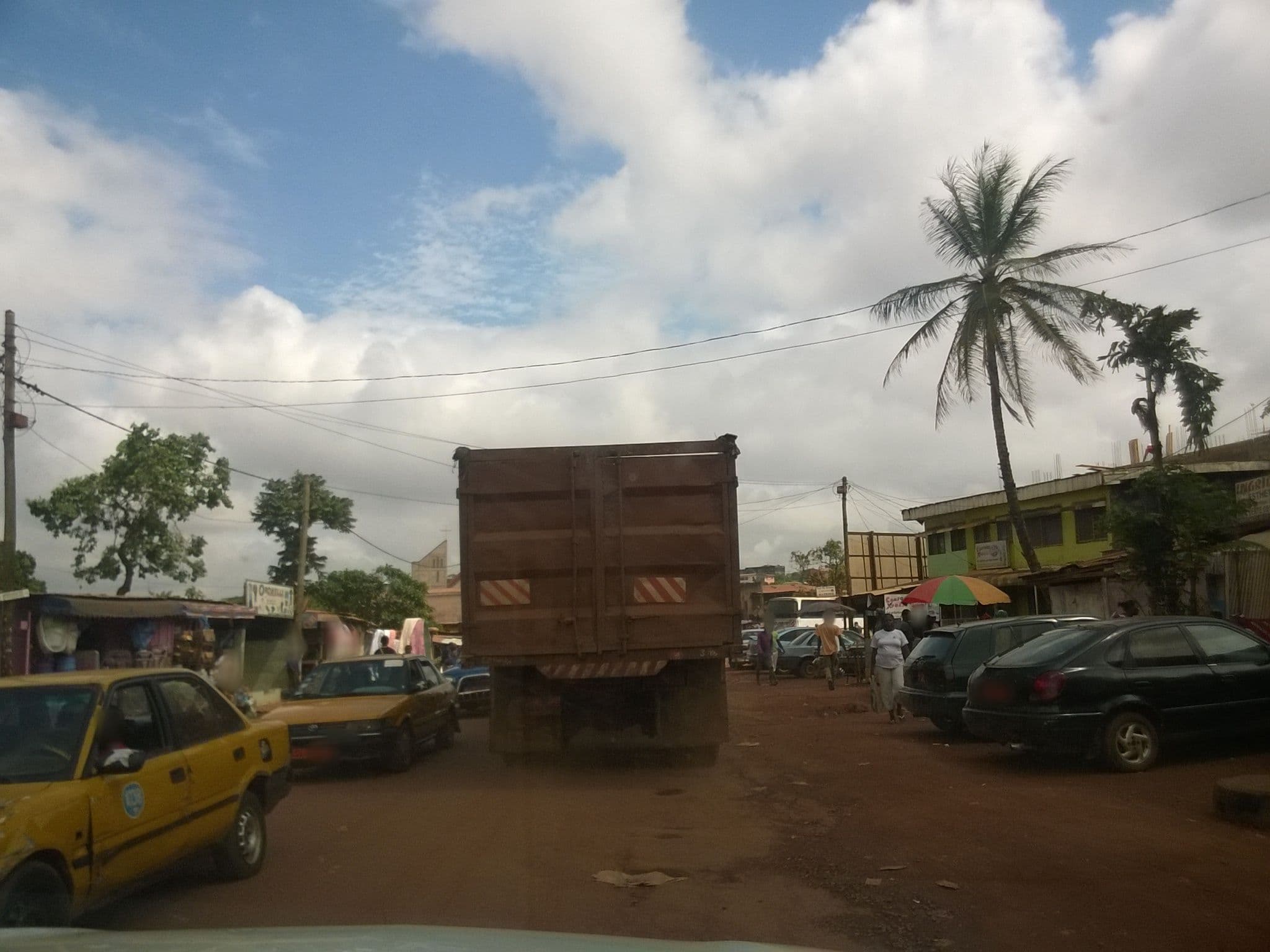 Street view near Complexe Madison, Yaoundé