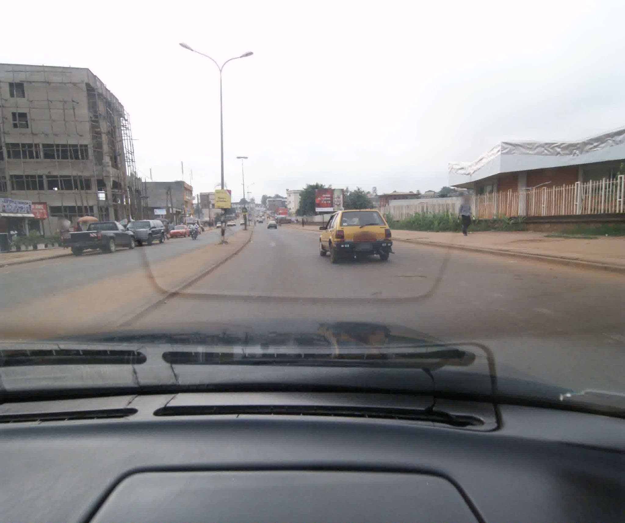 Street view near Hotel Sinaha, Yaoundé — © sogefi (CC BY-SA · Mapillary)