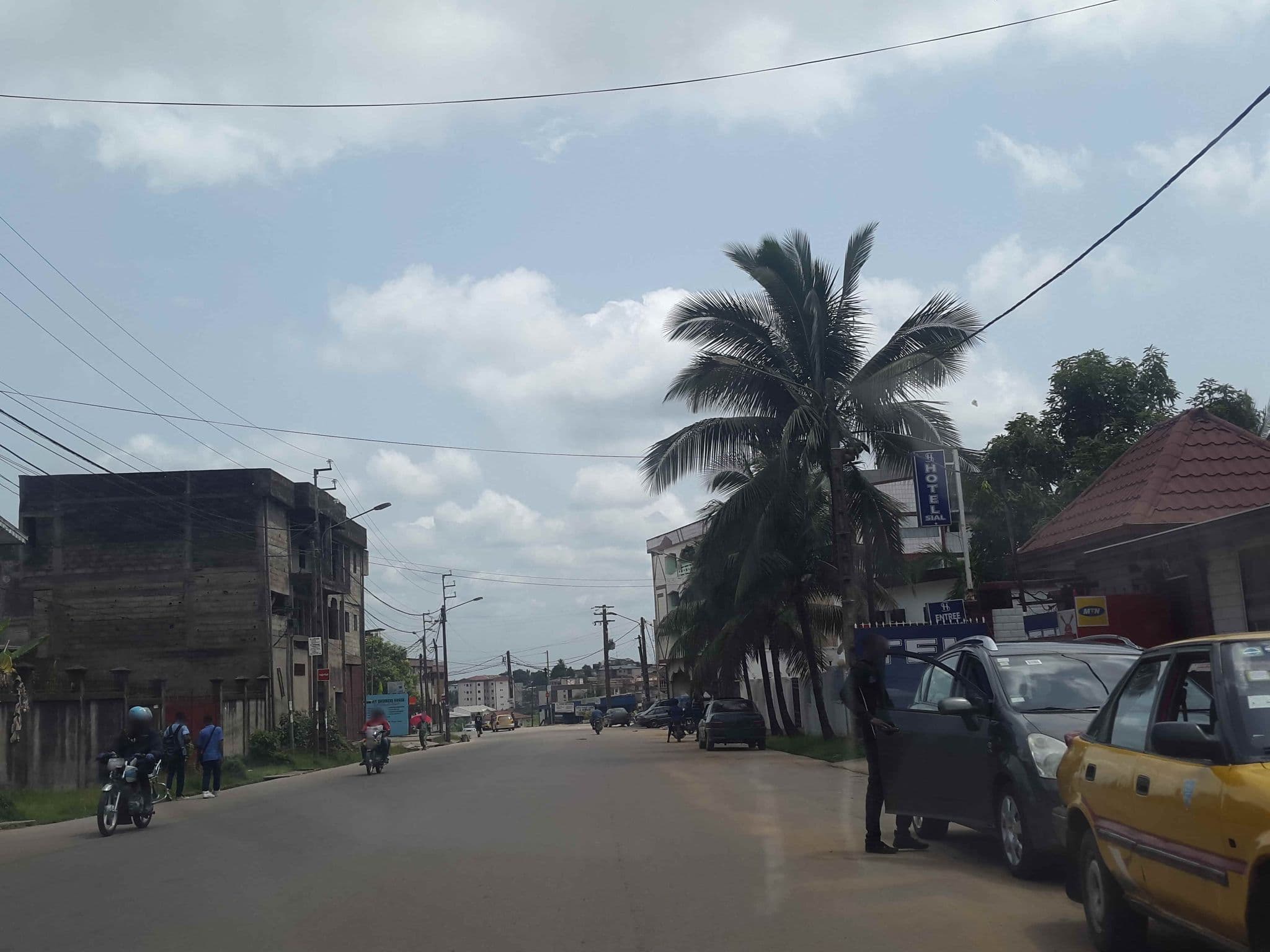 Street view near Moulin Rouge, Douala — © jeanfrancis (CC BY-SA · Mapillary)