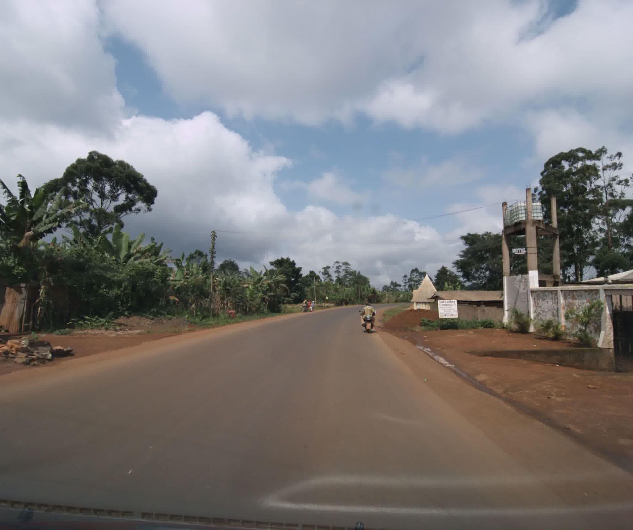 Street view near Salvador Hotel, Dschang — © sogefi (CC BY-SA · Mapillary)