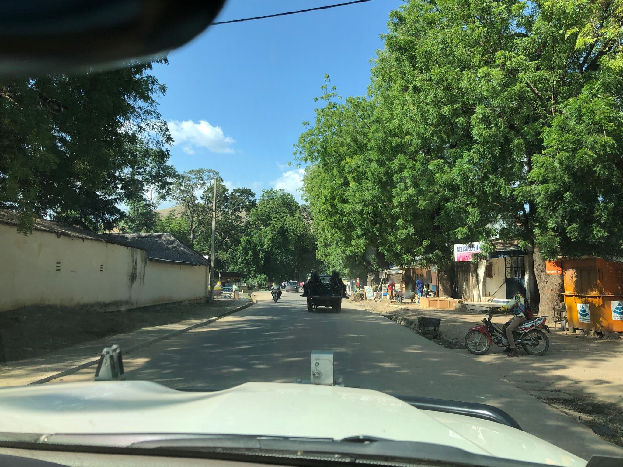 Street view near Hotel Relais Porte Mayo, Maroua — © peltiern (CC BY-SA · Mapillary)