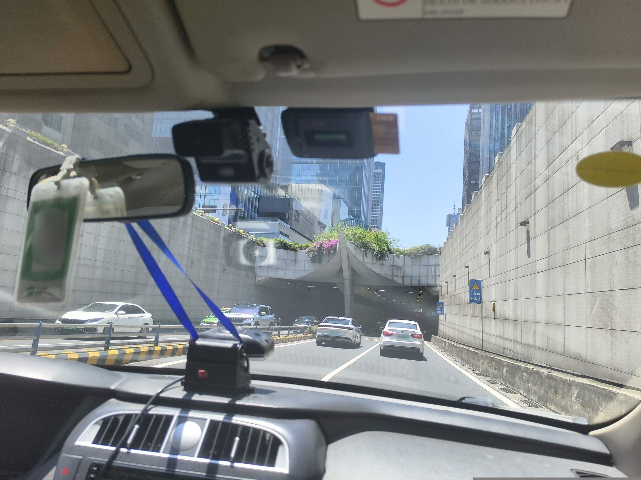 Street view near Hampton By Hilton Chunxi Road, 成都春熙路希尔顿欢朋酒店, Chengdu — © fuf (CC BY-SA · Mapillary)