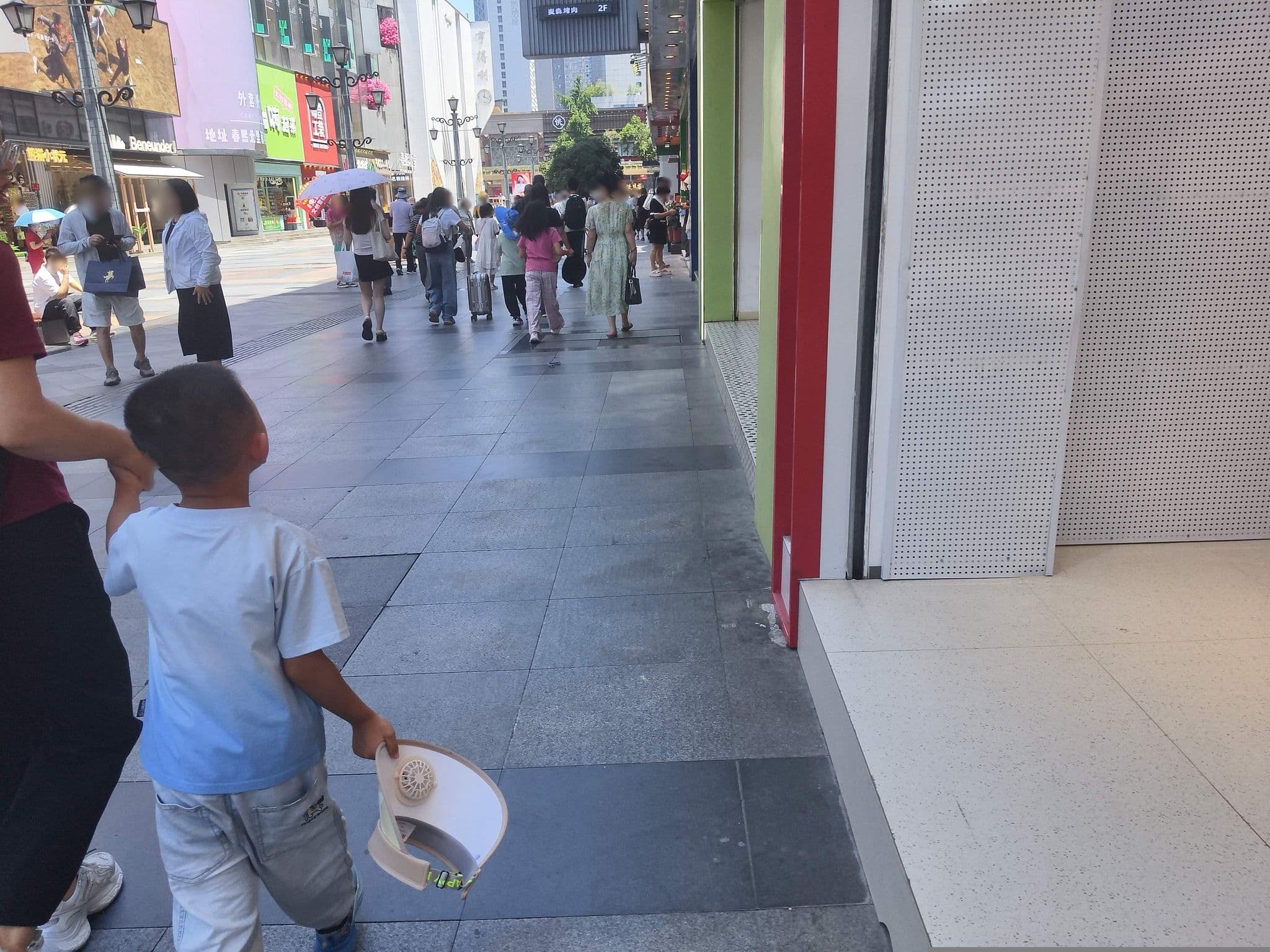 Street view near 宜必思酒店(春熙路蜀都大厦店), Chengdu — © fuf (CC BY-SA · Mapillary)