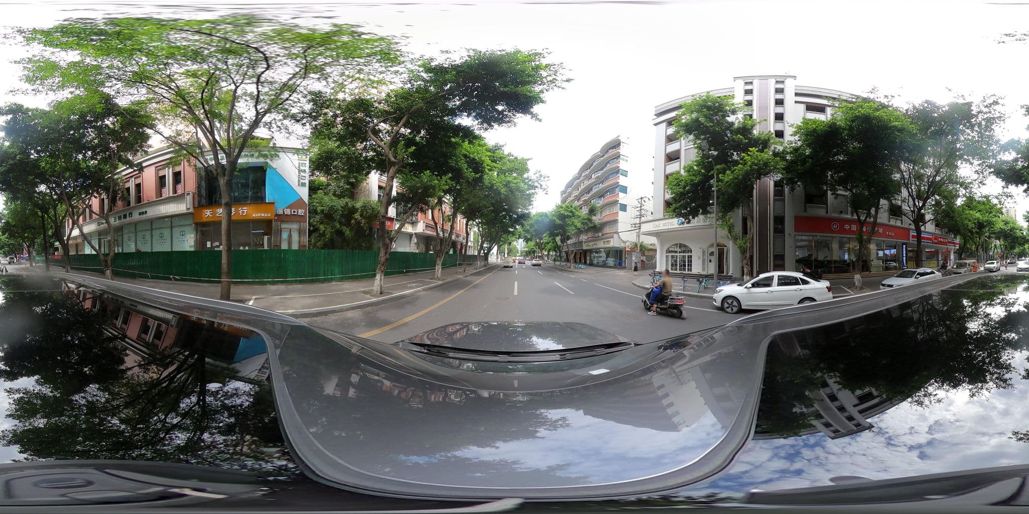 Street view near Oak Hotel 橡树林酒店, Chengdu — © adirricor (CC BY-SA · Mapillary)