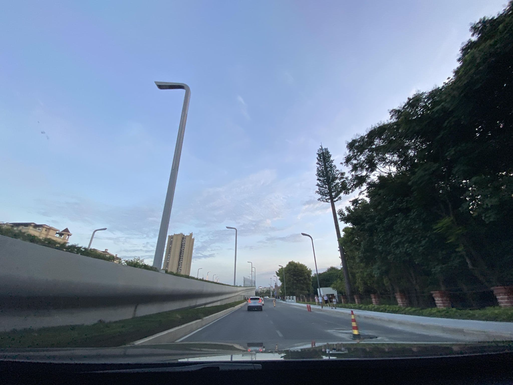Street view near 龙泉明怡旅馆, Chengdu — © adirricor (CC BY-SA · Mapillary)