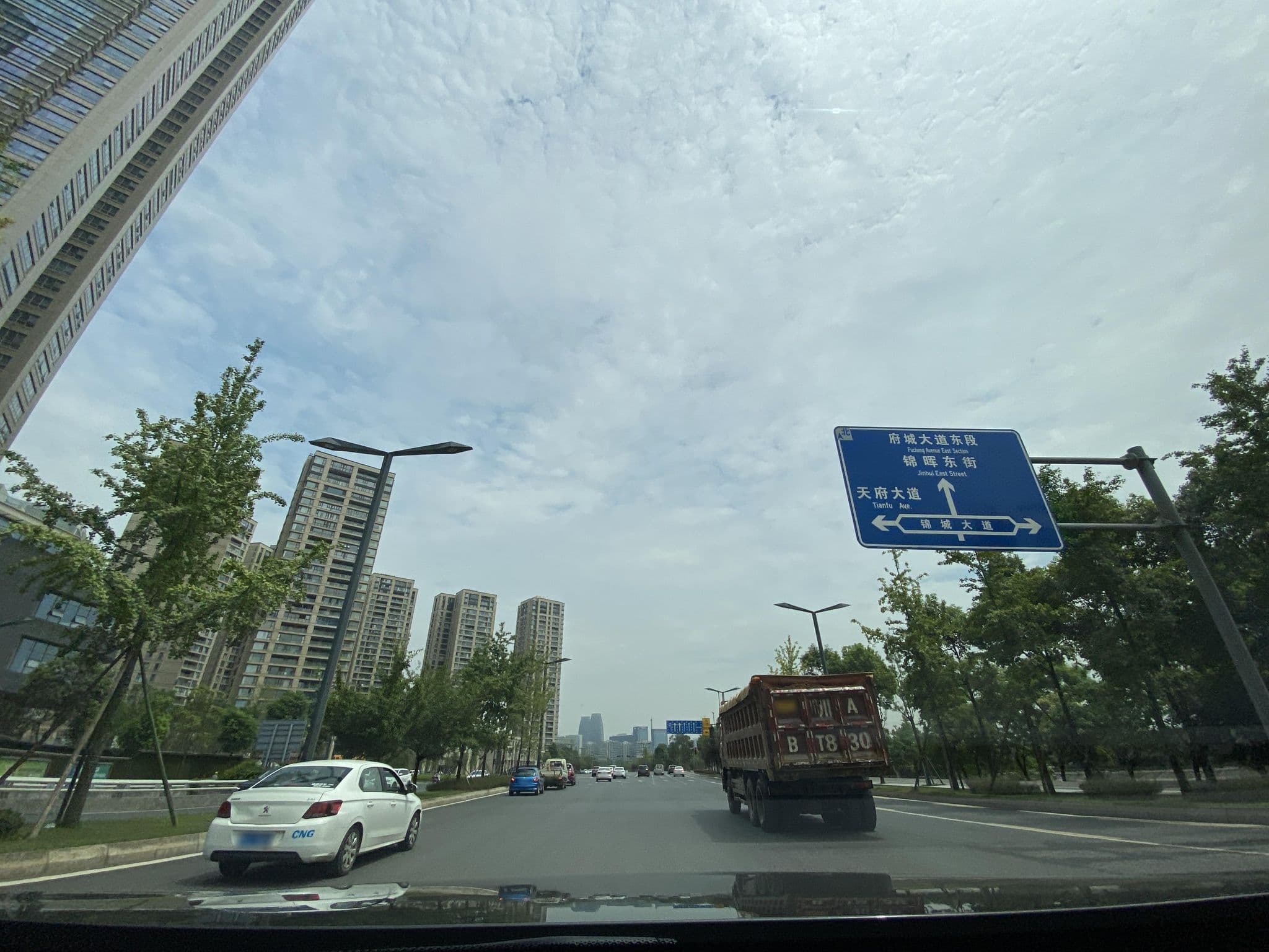 Street view near 交子国际酒店, Chengdu — © adirricor (CC BY-SA · Mapillary)