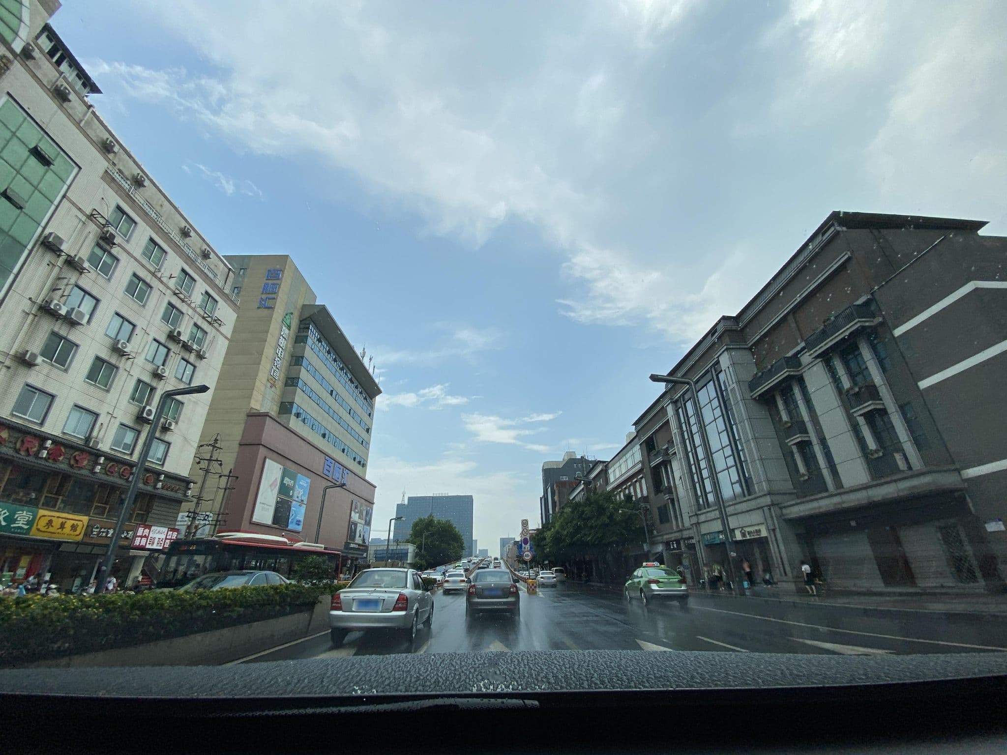 Street view near 全季成都四川大学林荫街酒店, Chengdu — © adirricor (CC BY-SA · Mapillary)