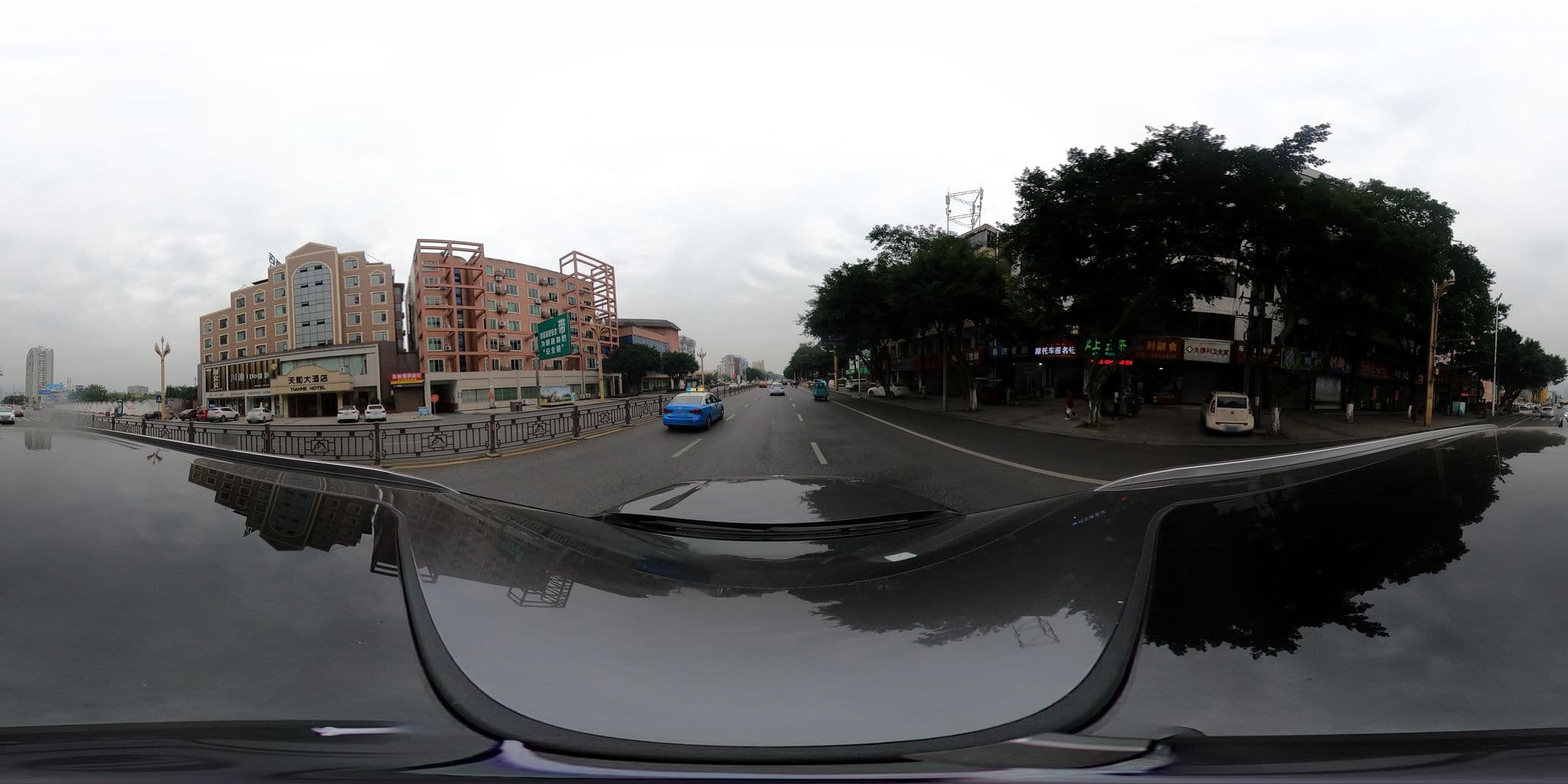 Street view near 天和大酒店, Leshan — © adirricor (CC BY-SA · Mapillary)