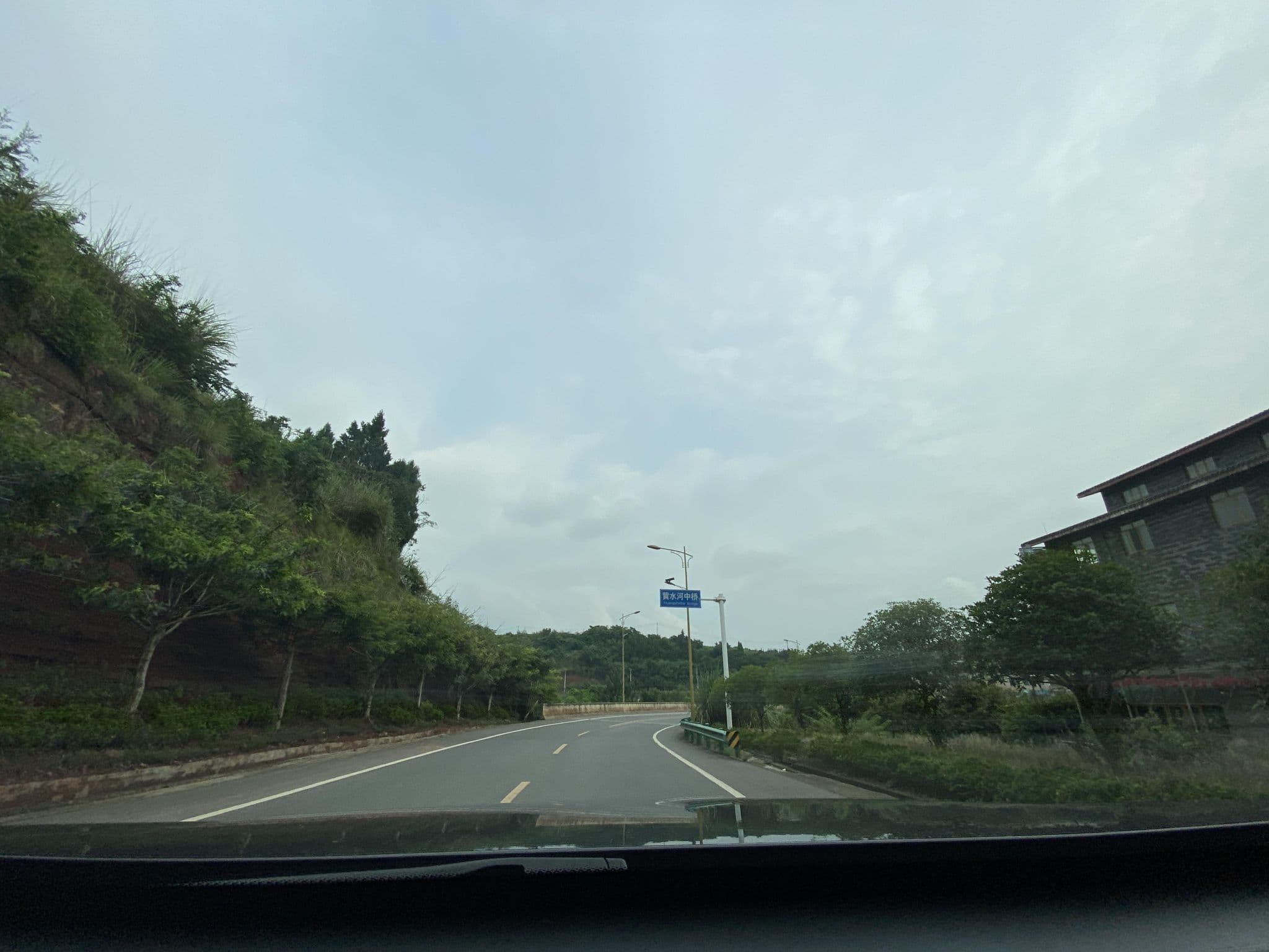 Street view near 成都五凤溪古镇抱朴上舍精品客栈, Chengdu — © adirricor (CC BY-SA · Mapillary)