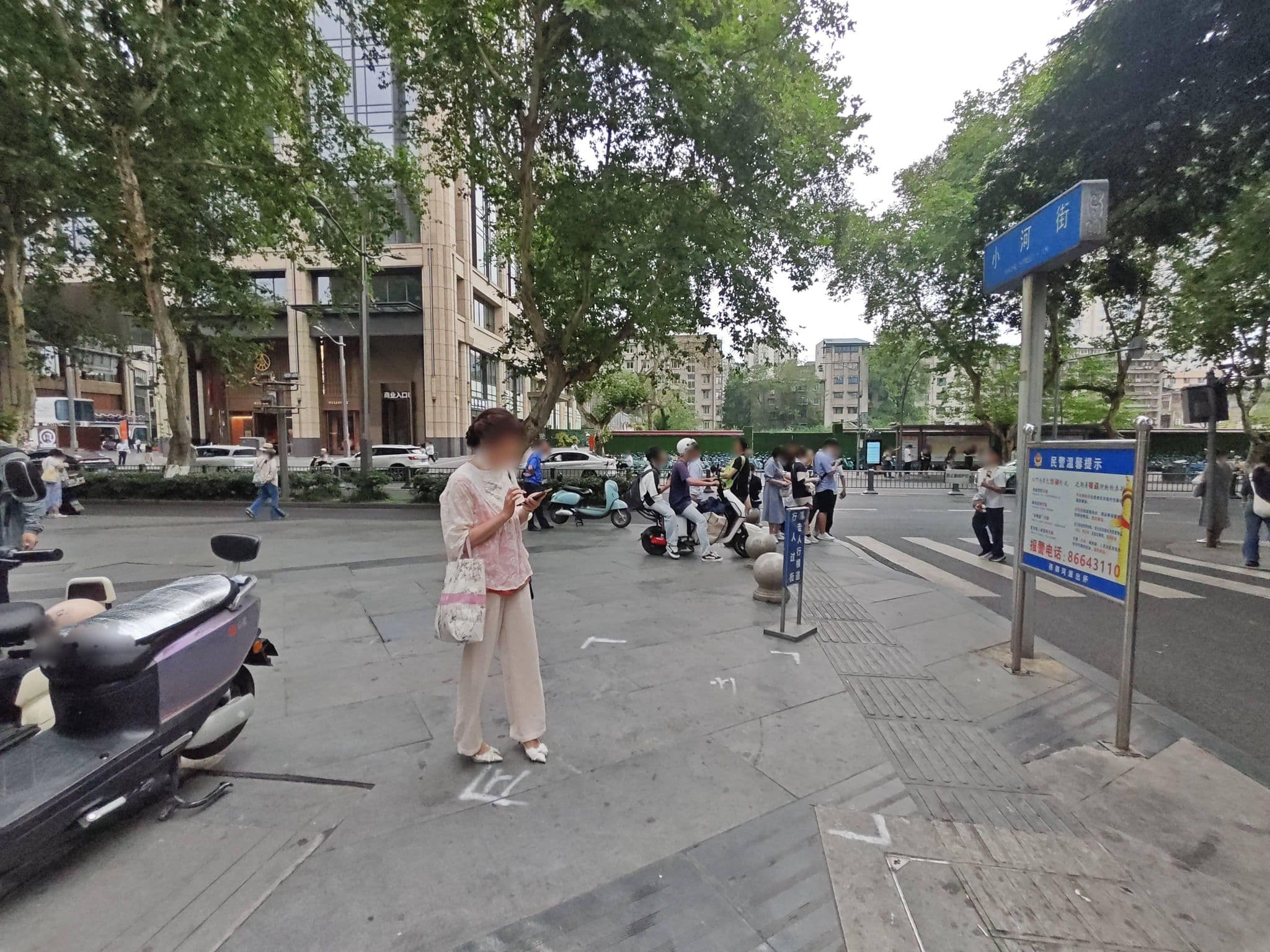 Street view near 桔子精选天府广场酒店, Chengdu — © xbd (CC BY-SA · Mapillary)