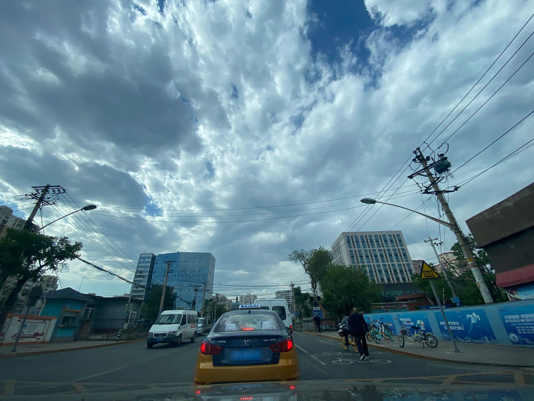 Street view near 速8酒店, Mentougou — © adirricor (CC BY-SA · Mapillary)