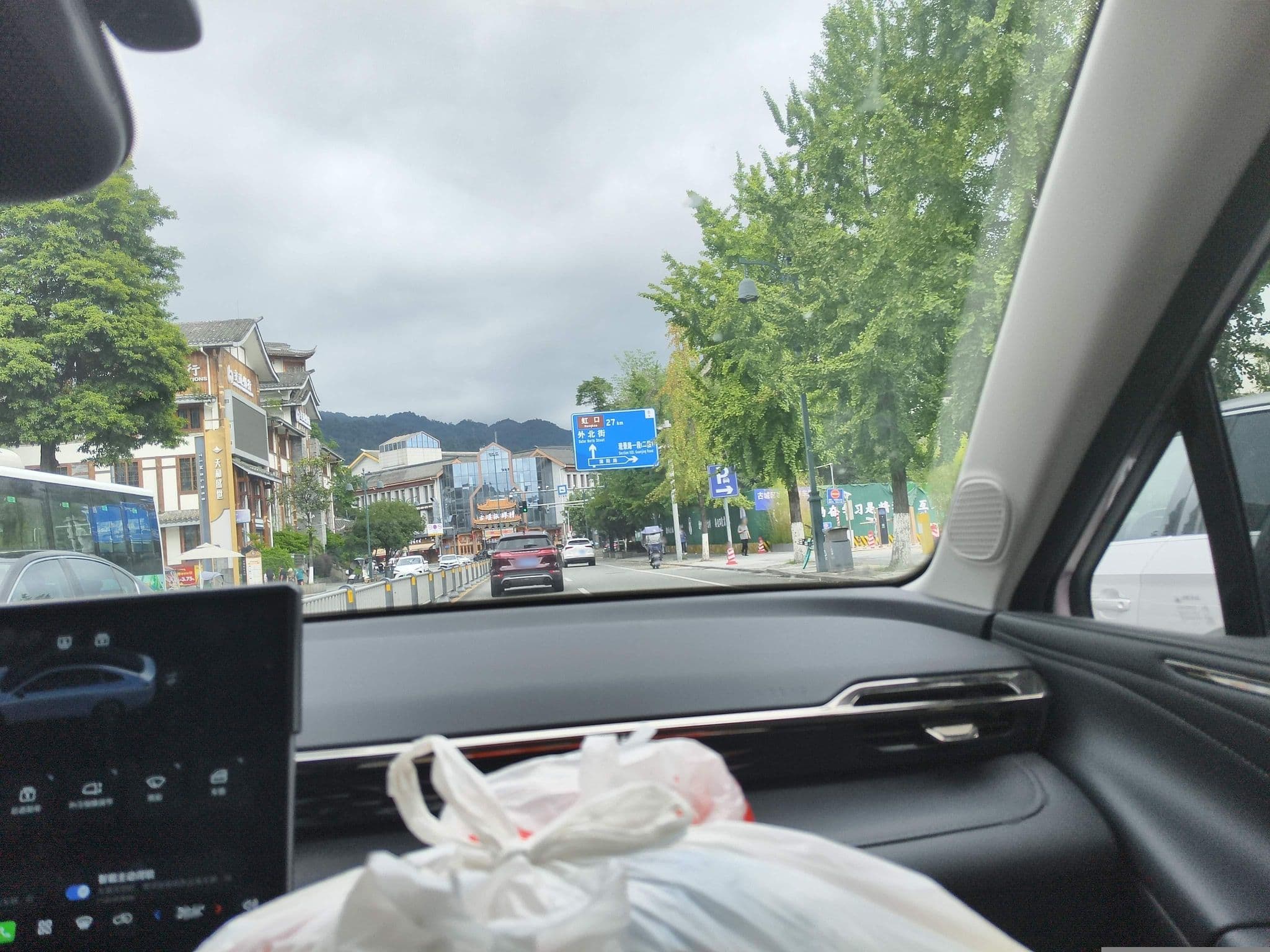Street view near 海友都江堰南桥景区酒店, Tianpeng — © fuf (CC BY-SA · Mapillary)