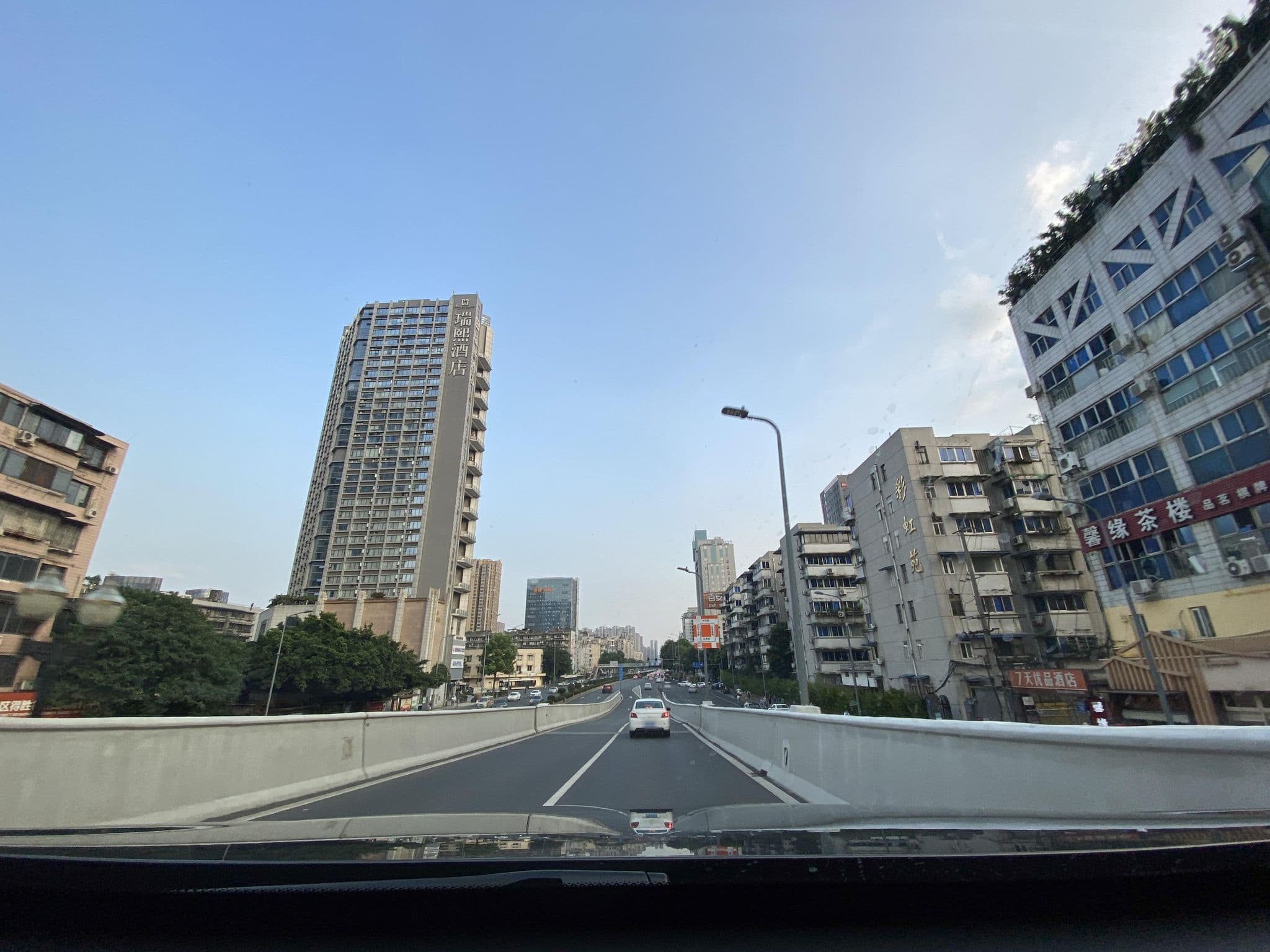 Street view near 7天酒店, Chengdu — © adirricor (CC BY-SA · Mapillary)