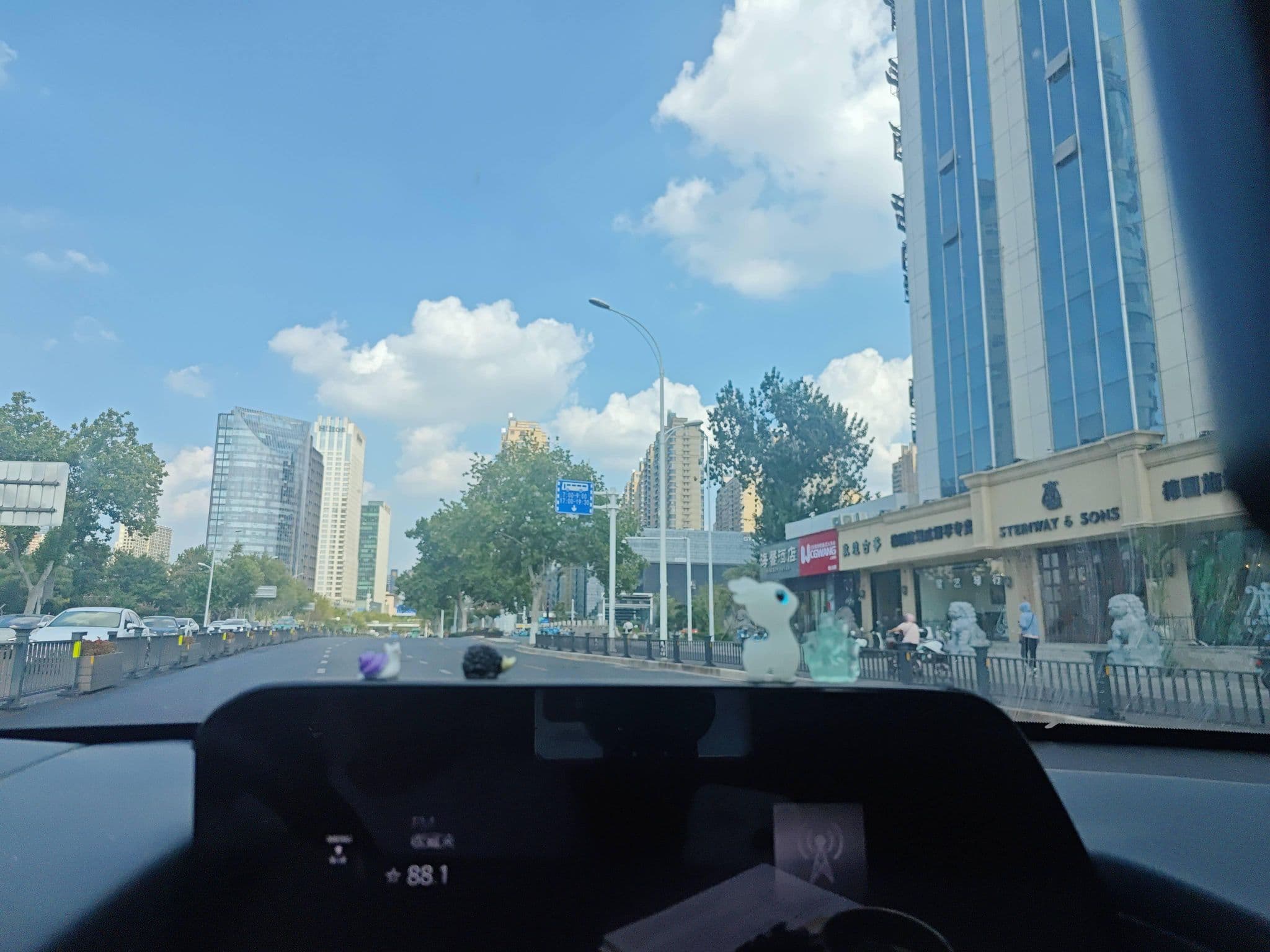 Street view near 海馨酒店, Zhengzhou — © cuiniubeee (CC BY-SA · Mapillary)