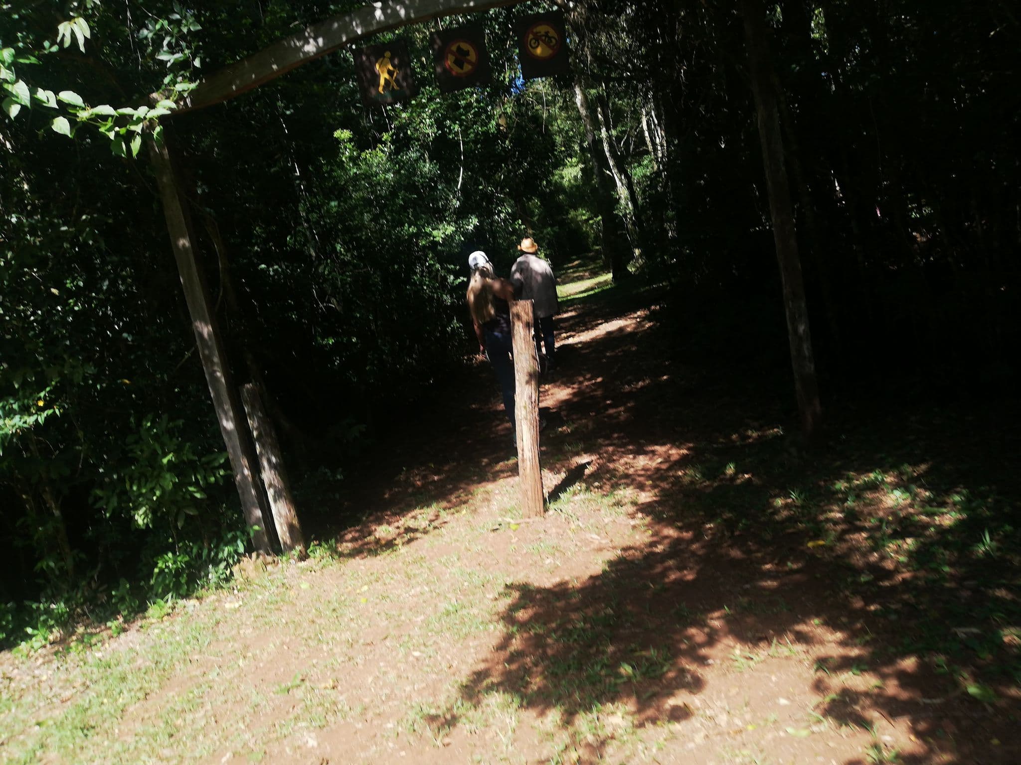 Street view near Parque Provincial Ingeniero Martínez Crovetto, Cerro Azul — © carlosbrys (CC BY-SA · Mapillary)