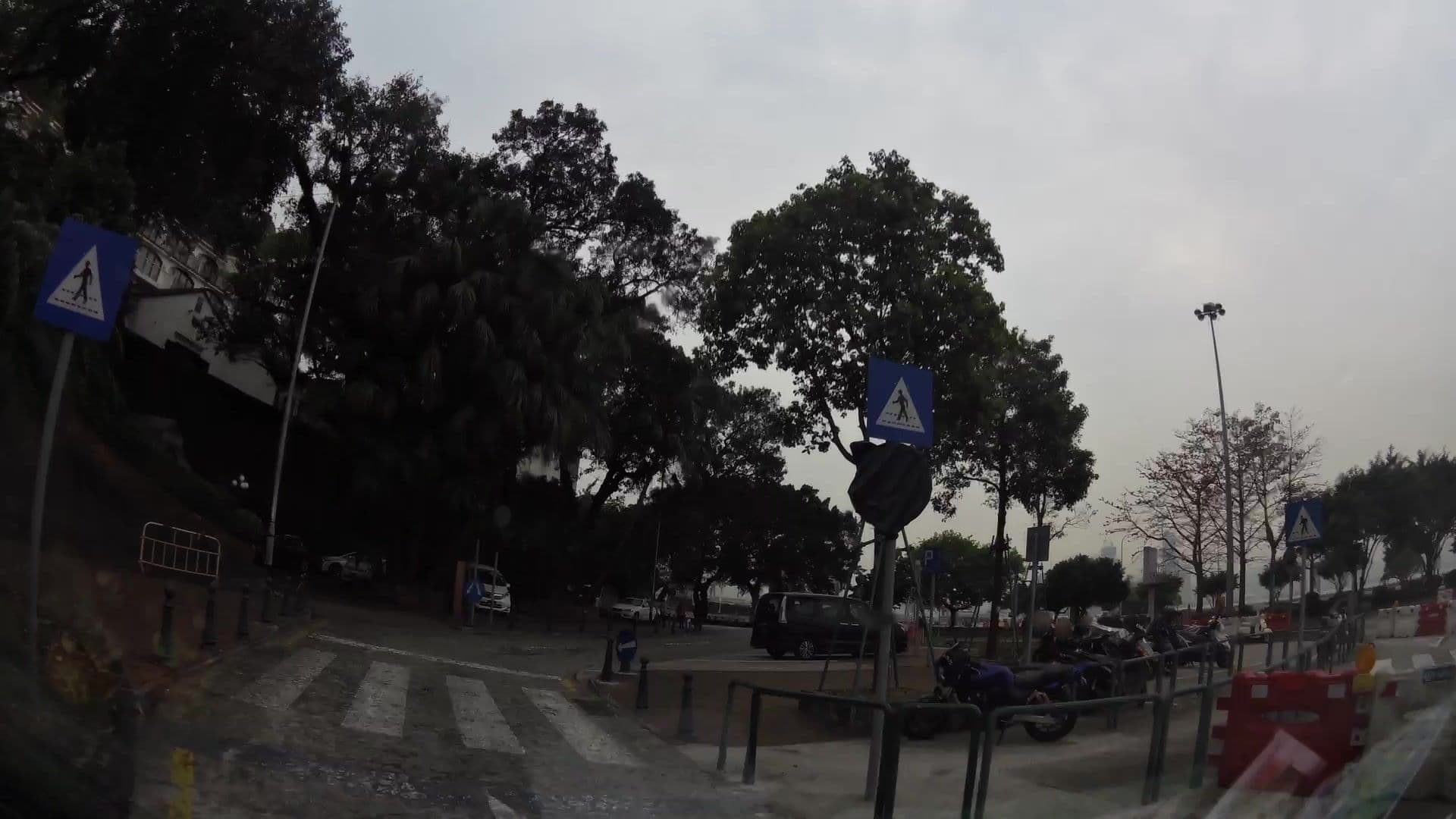 Street view near 聖地牙哥古堡酒店 Pousada de São Tiago, São Lourenço — © kaartcam (CC BY-SA · Mapillary)