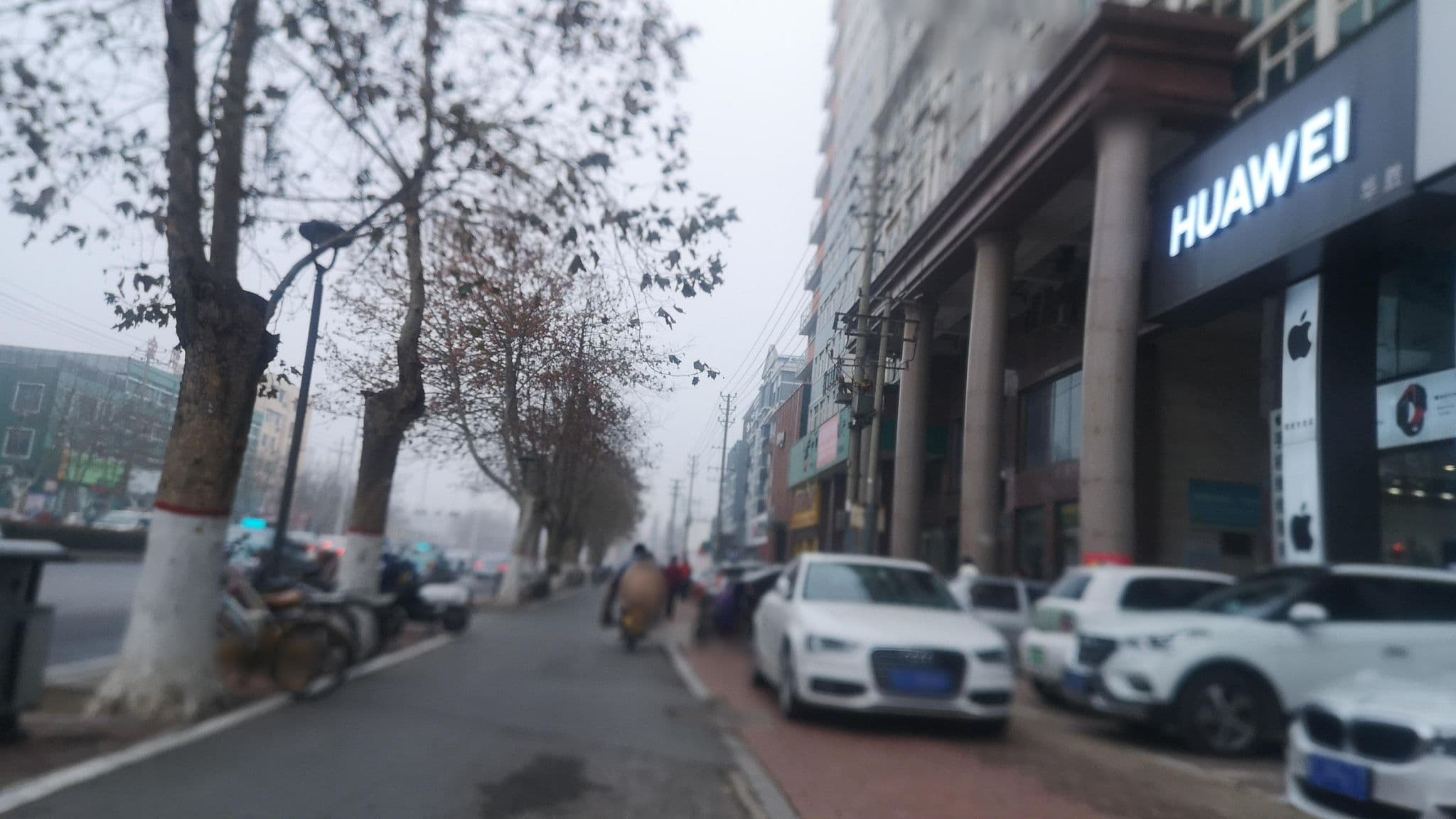 Street view near Biway Fasion Hotel, Puyang Chengguanzhen — © who_i_am (CC BY-SA · Mapillary)