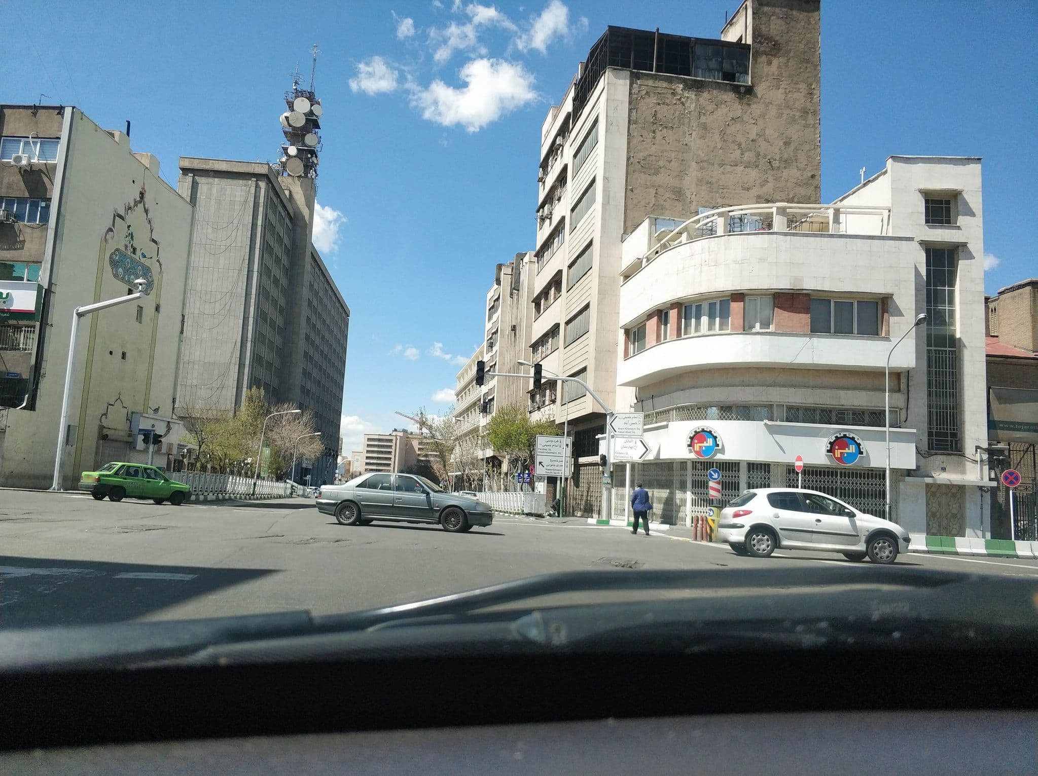 Street view near Baharest hostel, Tehran — © hota (CC BY-SA · Mapillary)