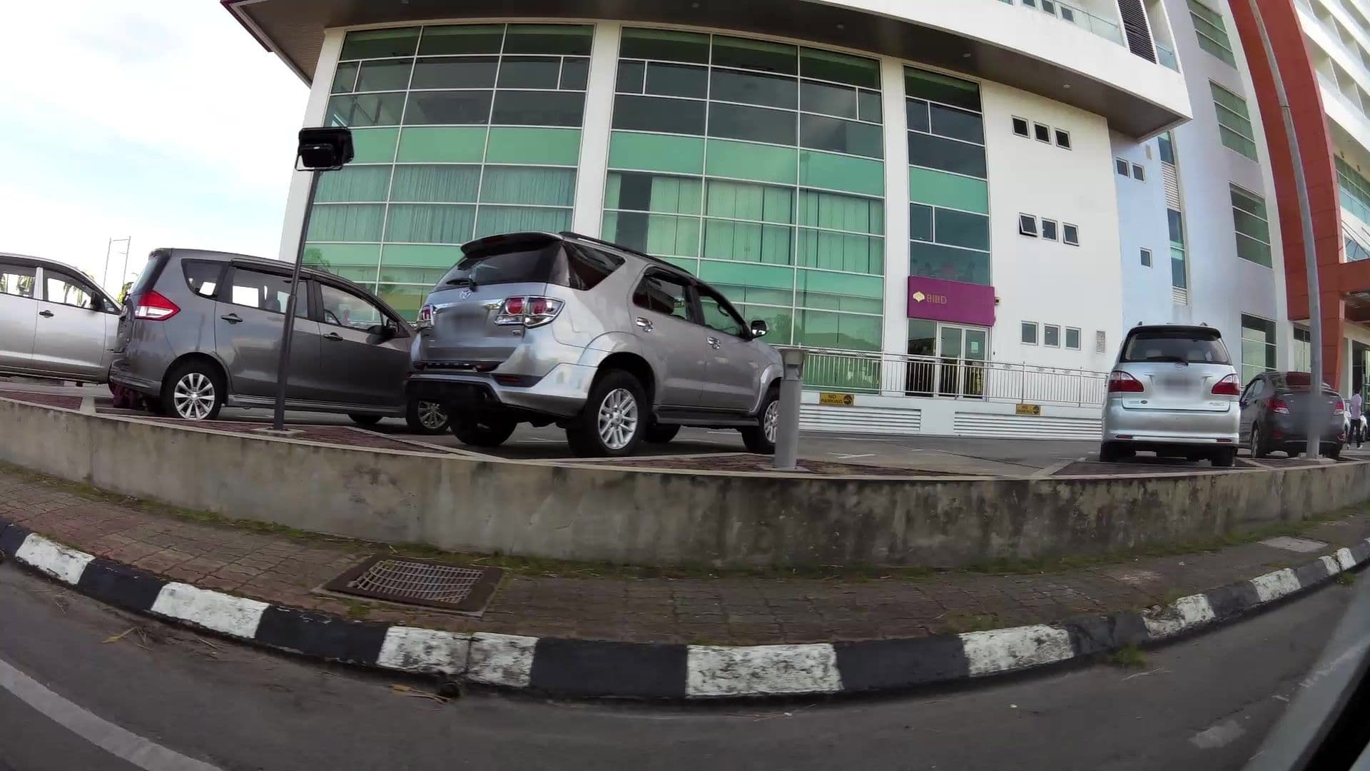 Street view near V Plaza Hotel, Kampung Sungai Teraban — © kaartcam (CC BY-SA · Mapillary)