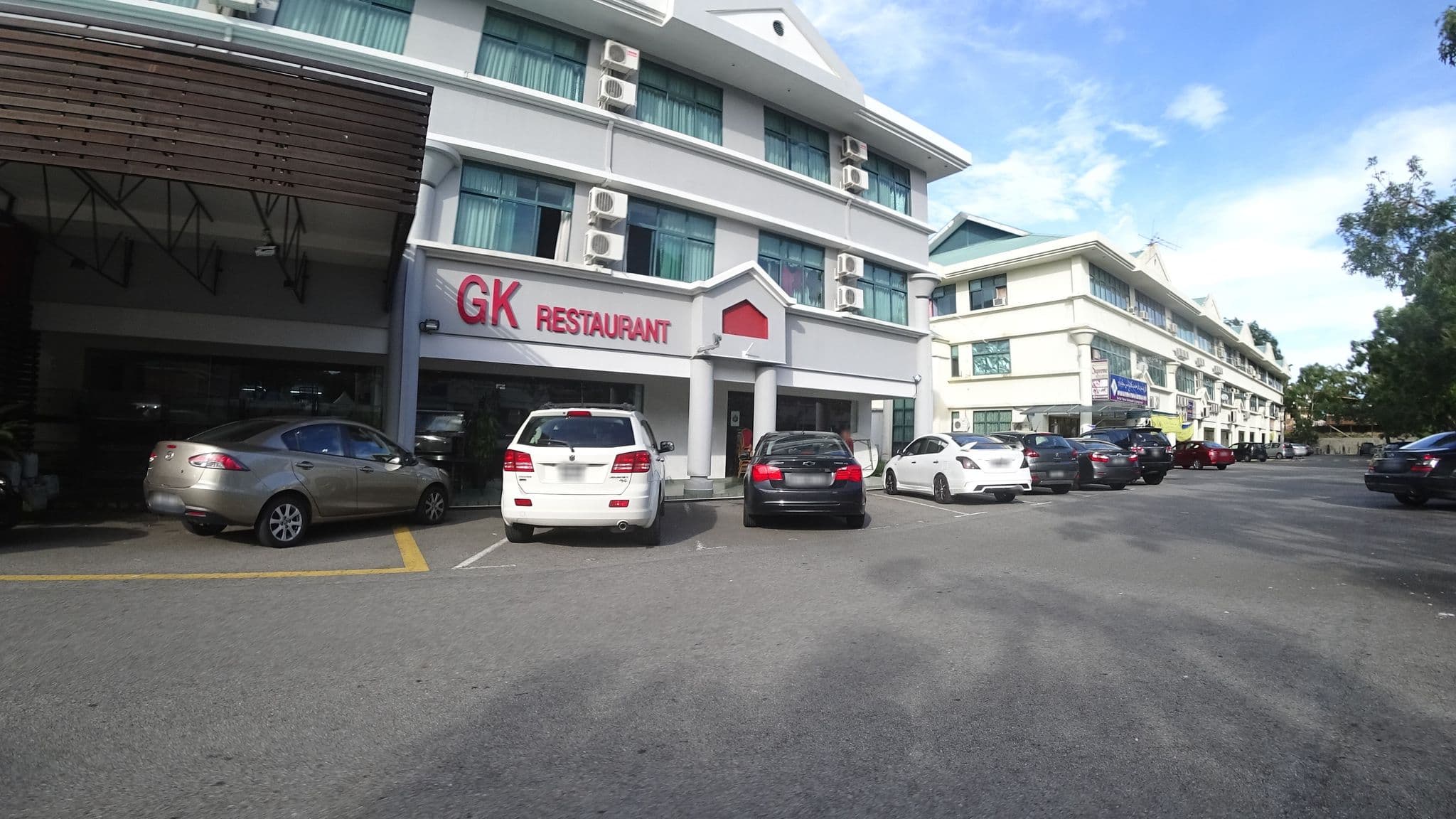 Street view near Grand Topaz Hotel, Kampung Jerudong — © raito (CC BY-SA · Mapillary)