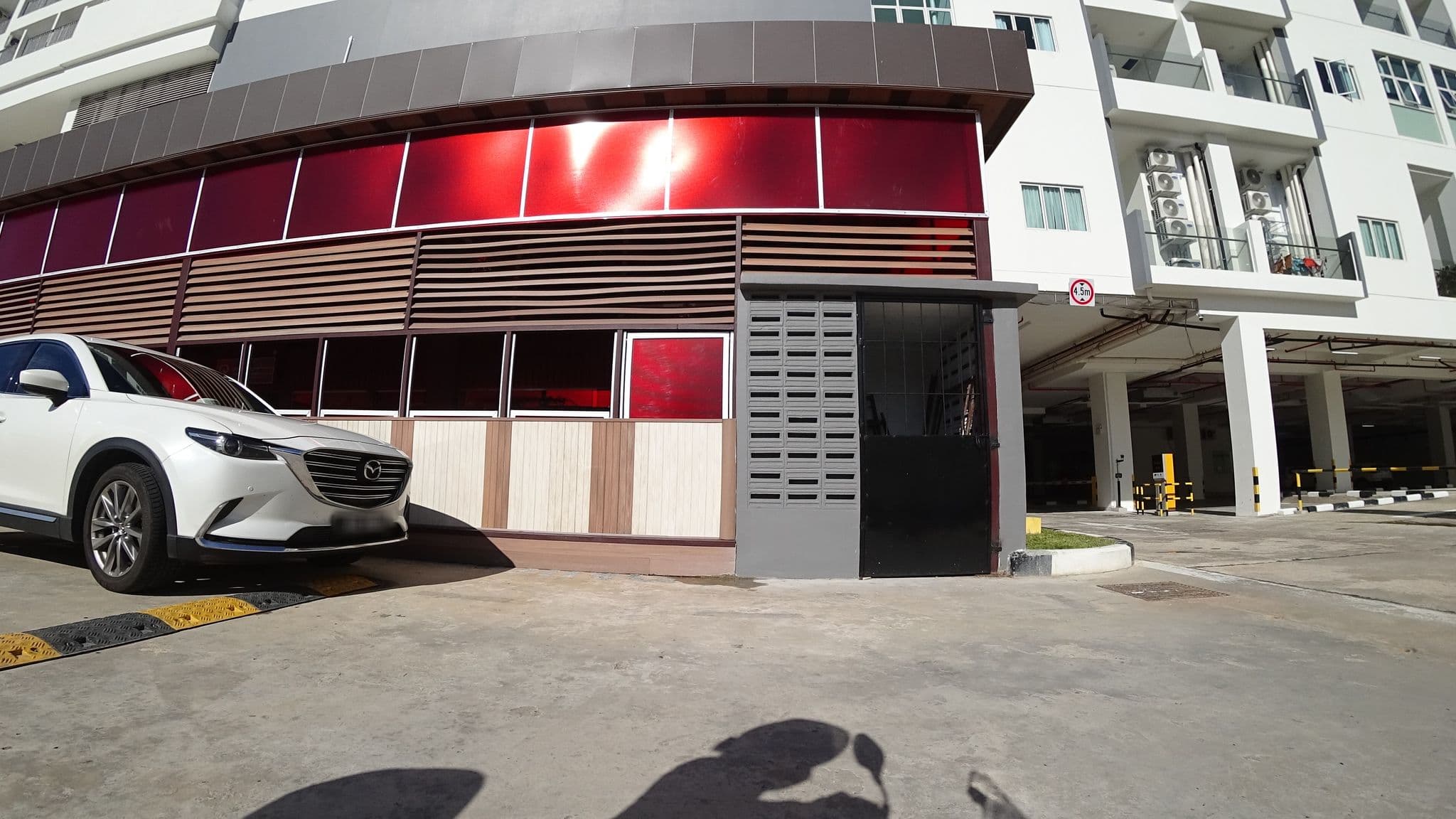 Street view near Aman Hills Hotel, Sungai Hanching — © raito (CC BY-SA · Mapillary)