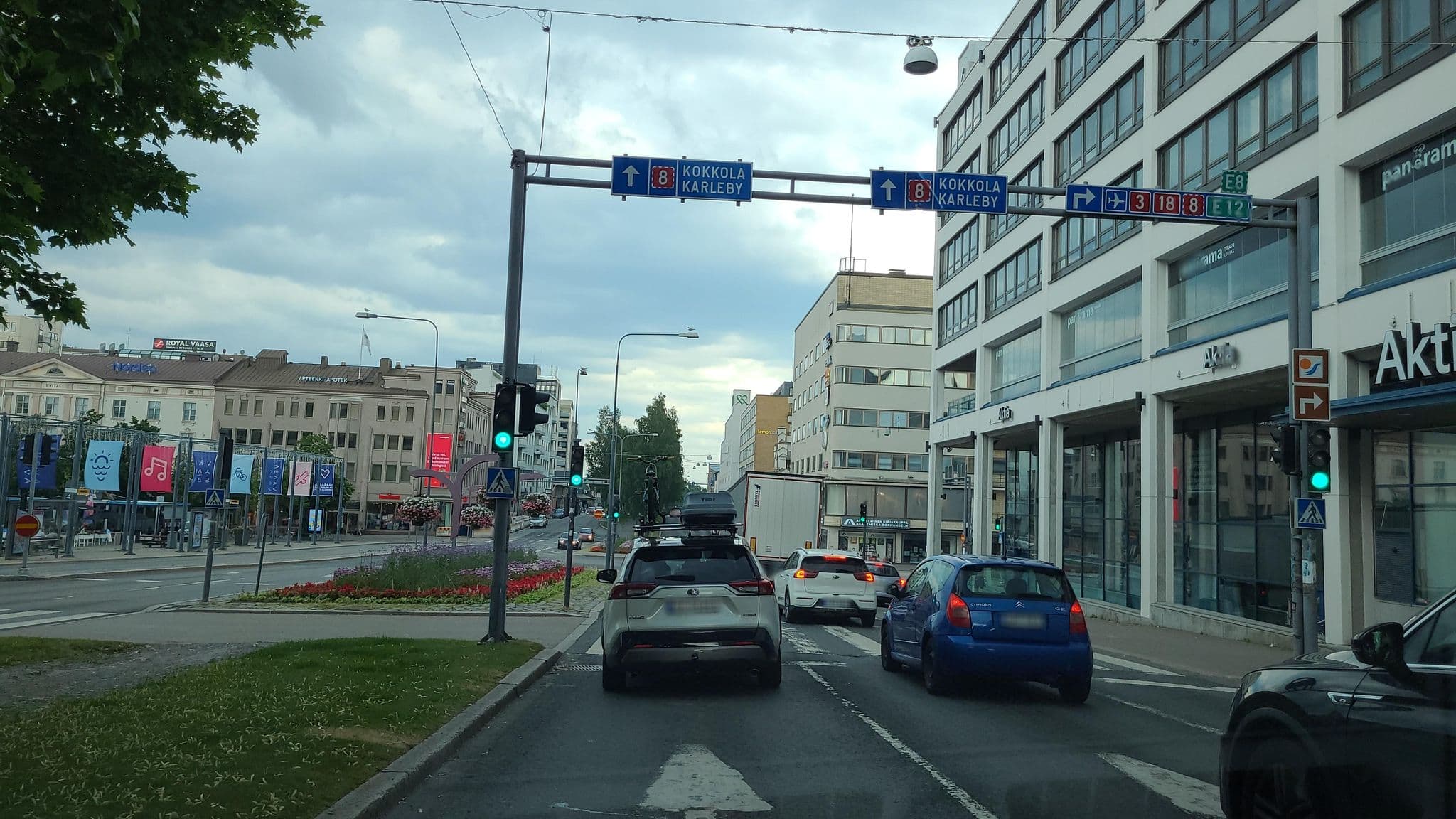 Street view near Sokos Hotel Vaakuna, Vaasa — © jopparn (CC BY-SA · Mapillary)