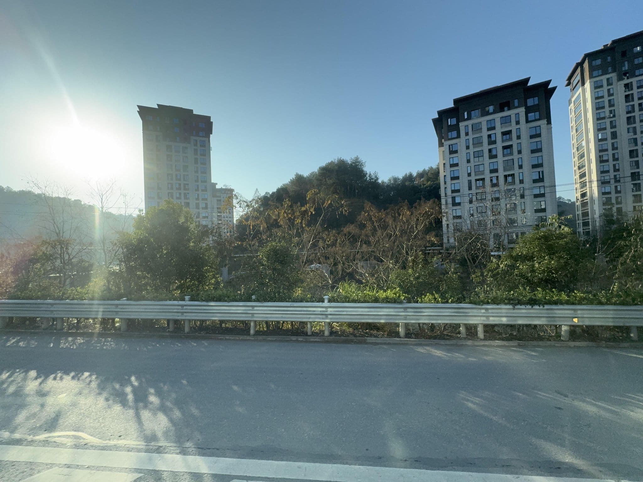 Street view near 花园宾馆, Deqing — © filipb (CC BY-SA · Mapillary)