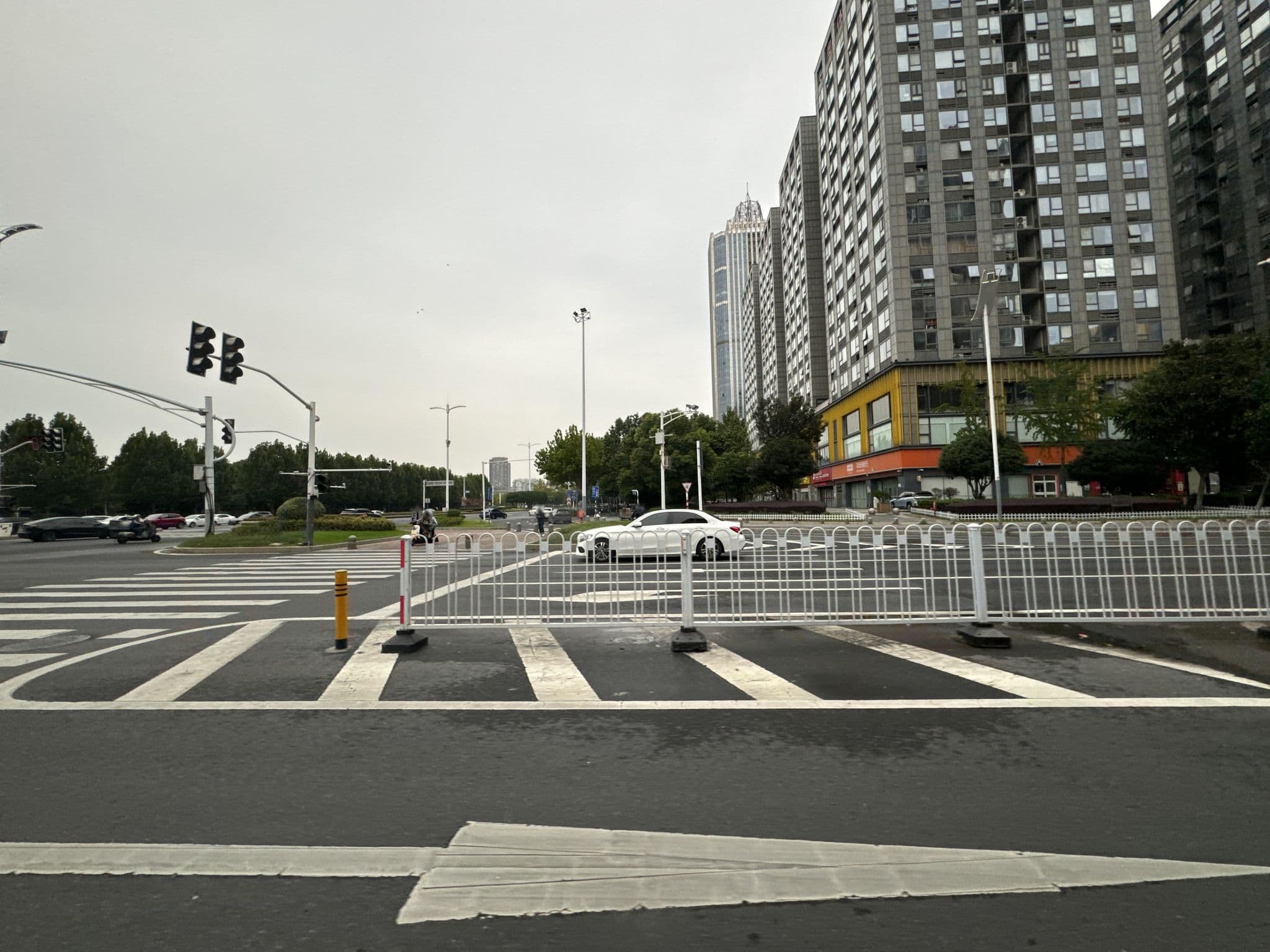 Street view near 涵月楼, Nanjing — © filipb (CC BY-SA · Mapillary)