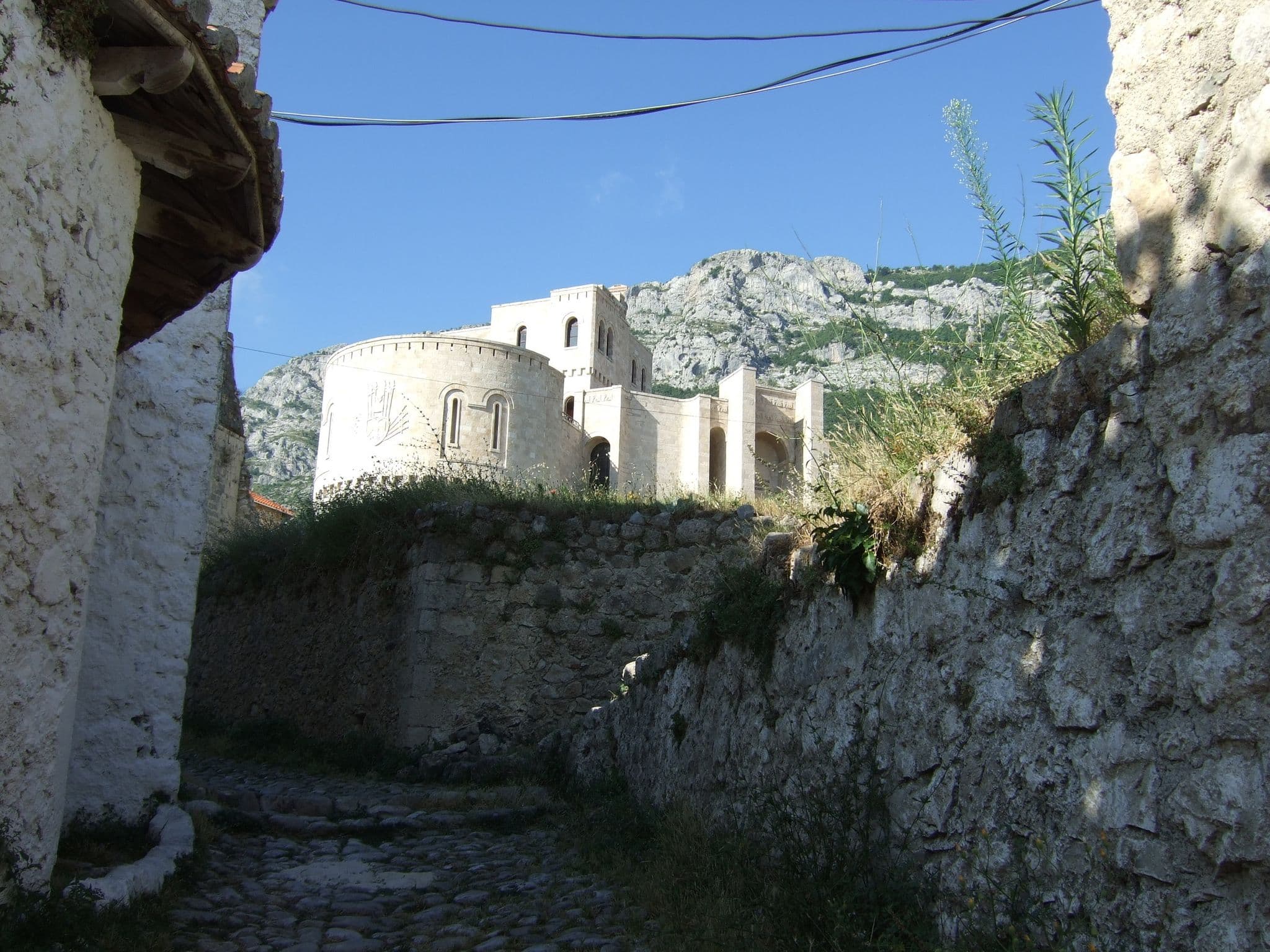 Street view near Kruja, Krujë — © malenki (CC BY-SA · Mapillary)