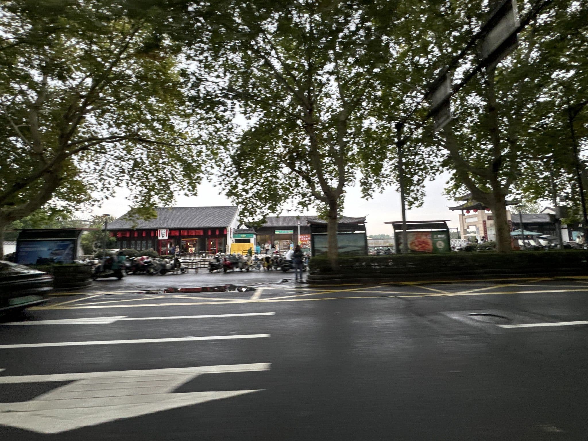 Street view near 金陵大厦, Nanjing — © filipb (CC BY-SA · Mapillary)