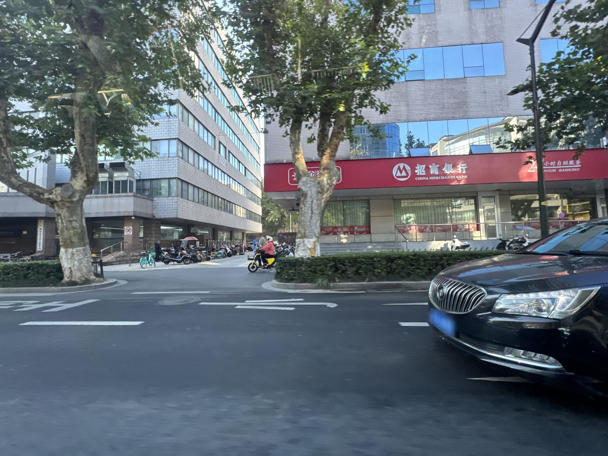 Street view near 肯定宾馆, Nanjing — © filipb (CC BY-SA · Mapillary)