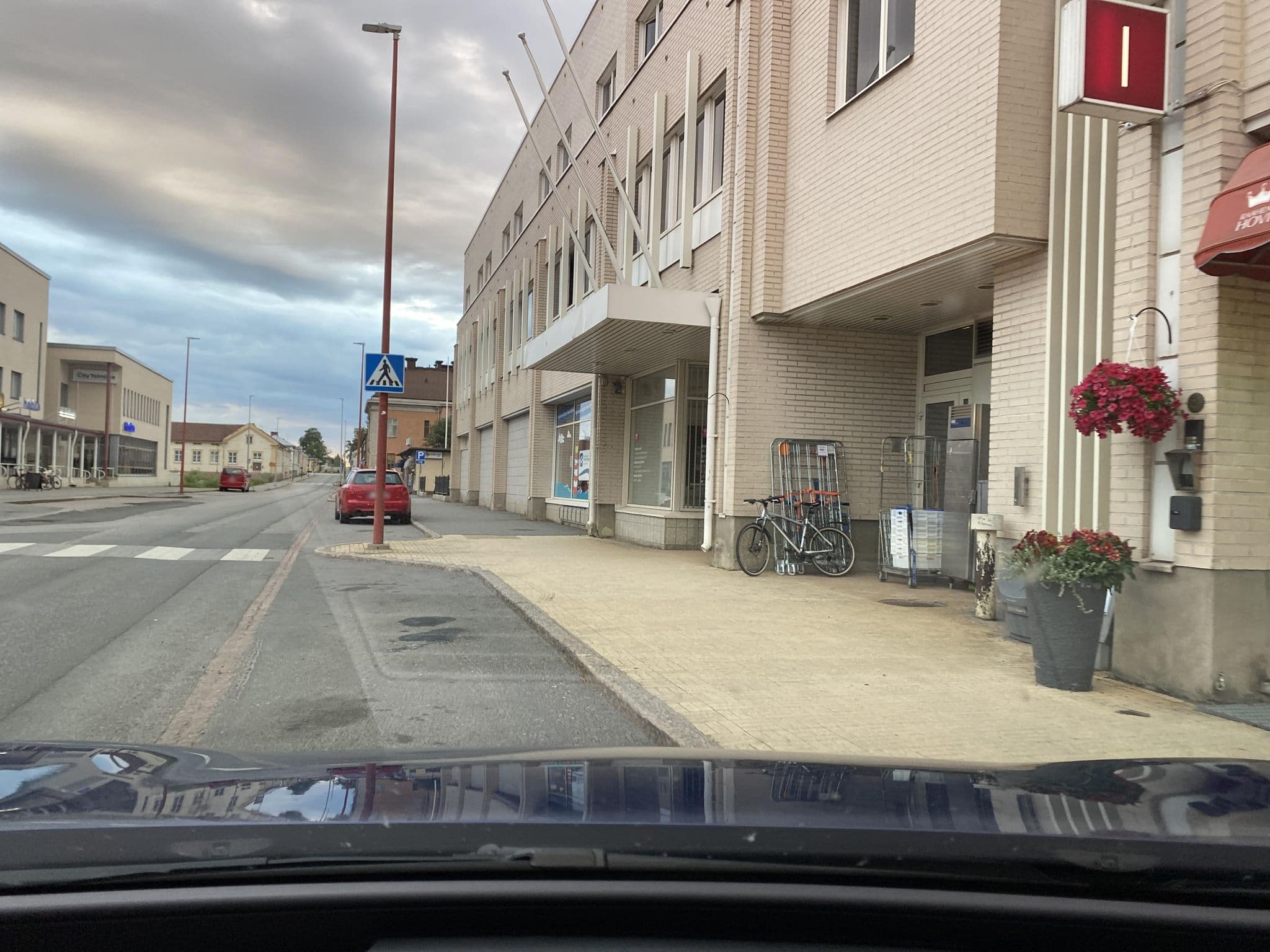 Street view near Raahen Hovi, Raahe — © tniemine (CC BY-SA · Mapillary)