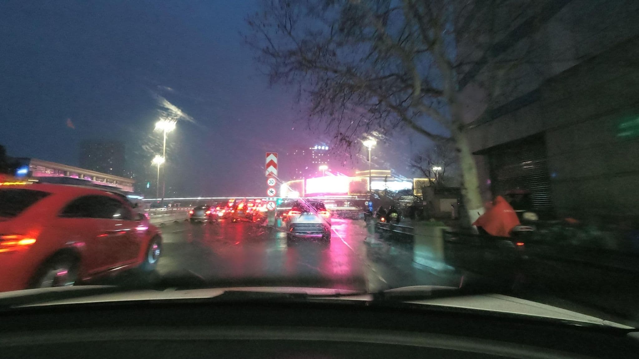 Street view near Zhong Yang Hotel Nanjing, Nanjing — © recklessxpy (CC BY-SA · Mapillary)