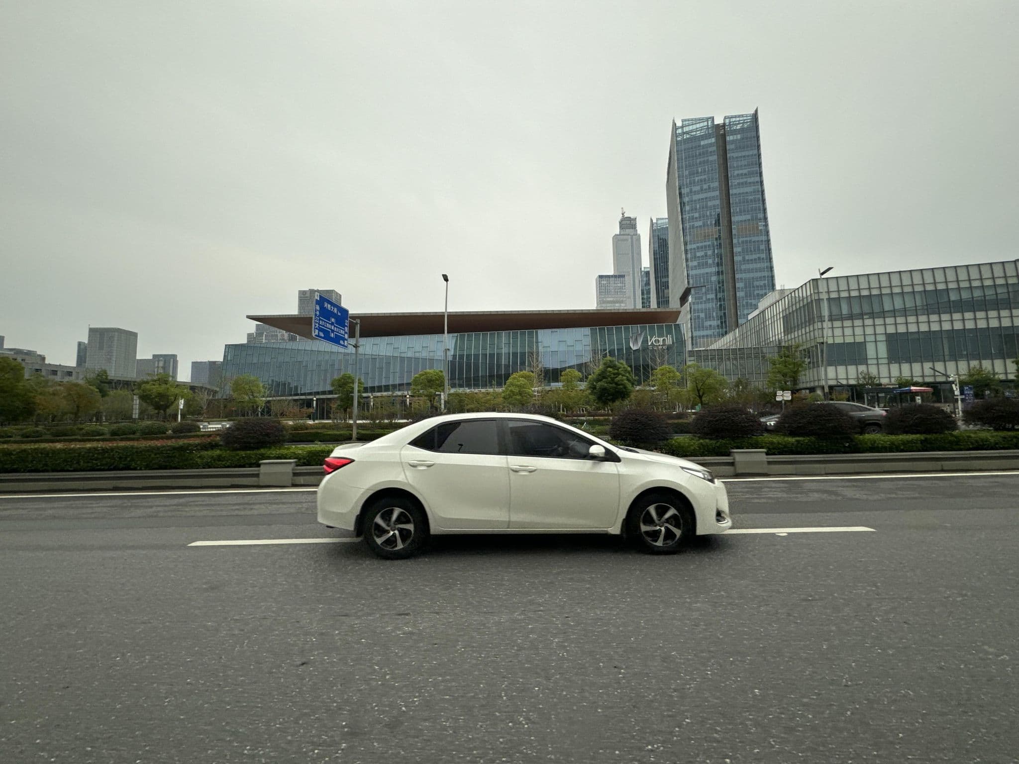 Street view near Jumeirah Nanjing Hotel, Nanjing — © filipb (CC BY-SA · Mapillary)
